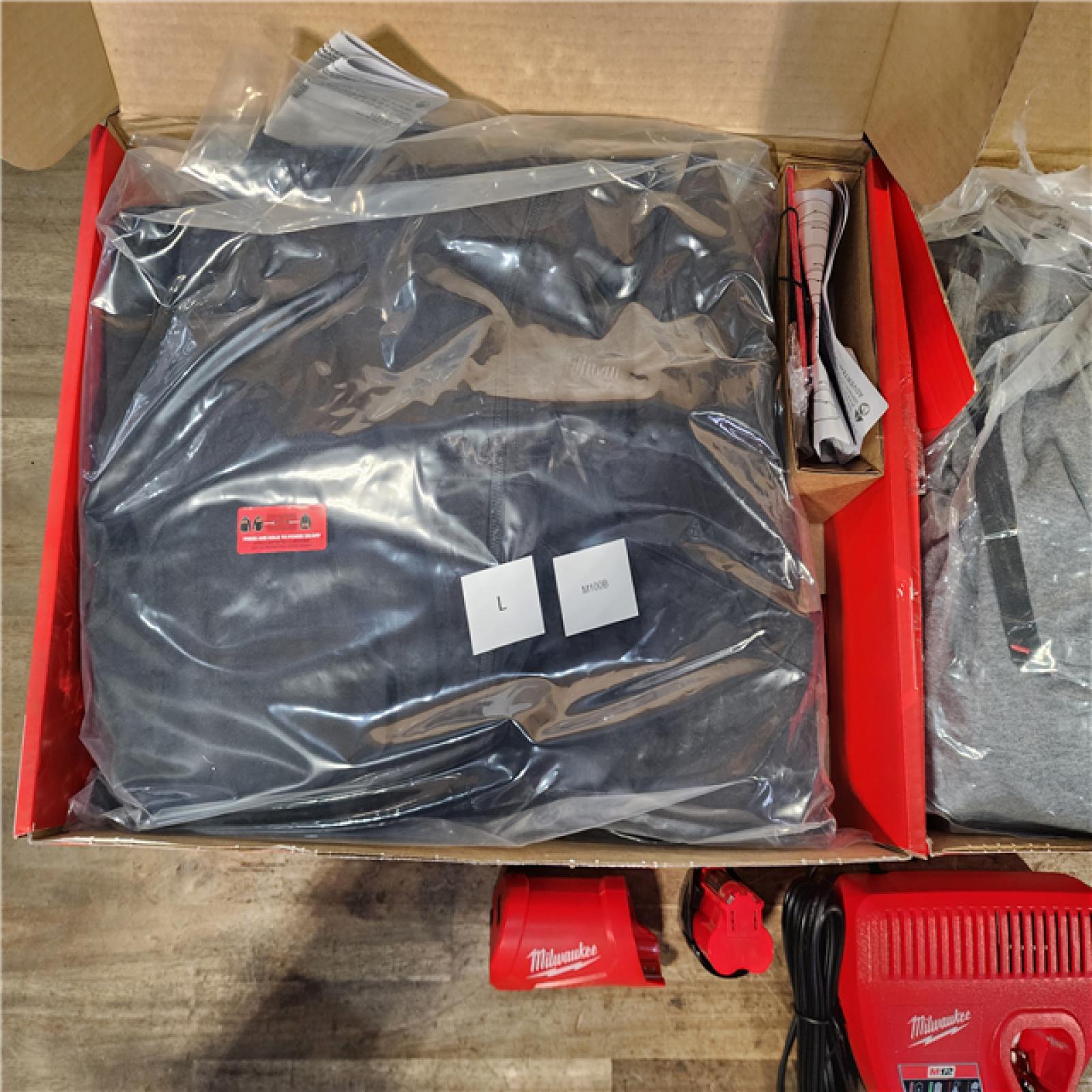 HOUSTON LOCATION - AS-IS MILWAUKEE 2 HEATED CLOTHING COMBO KIT