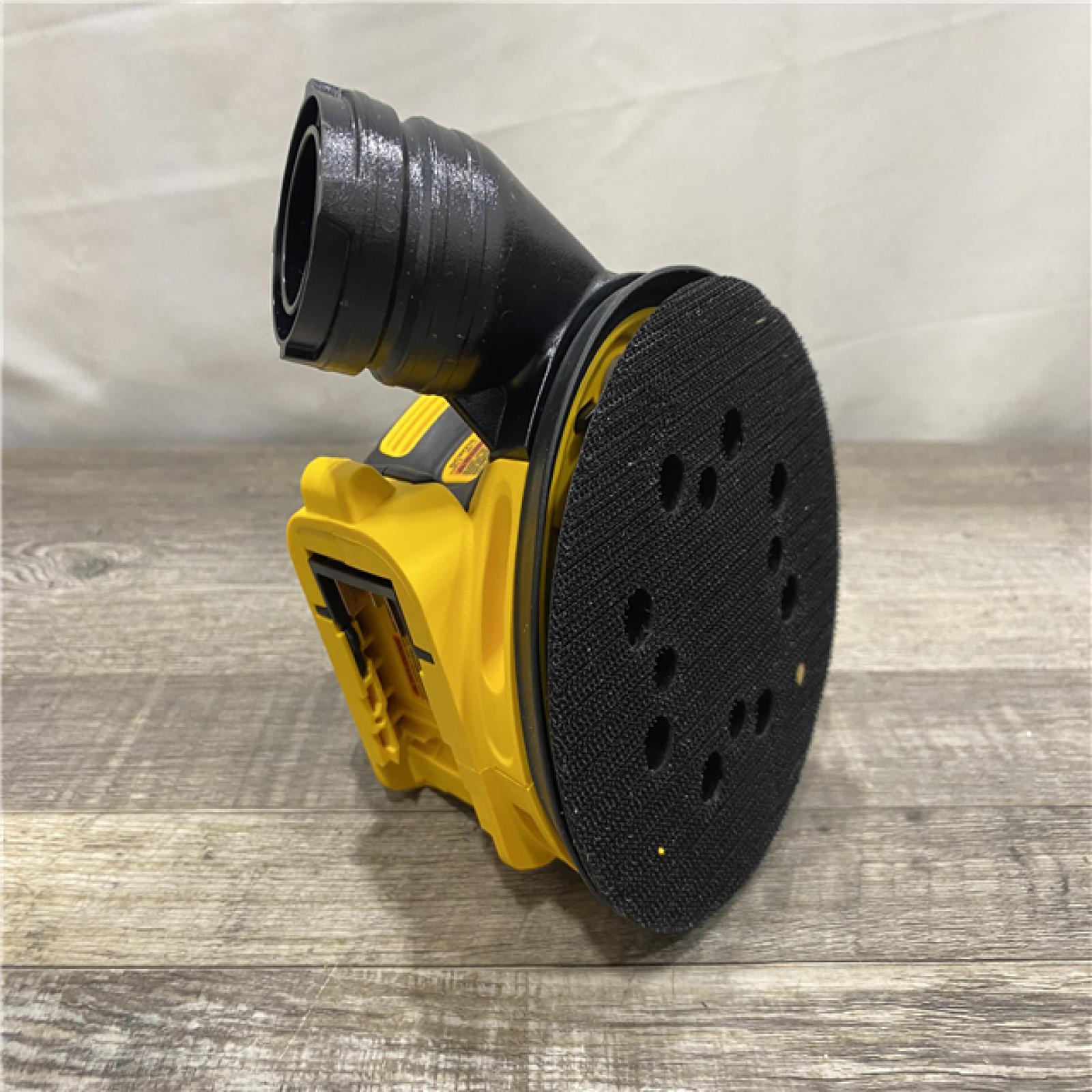 AS-IS DEWALT 20V MAX XR Cordless Brushless 5 in. Random Orbital Sander Kit
