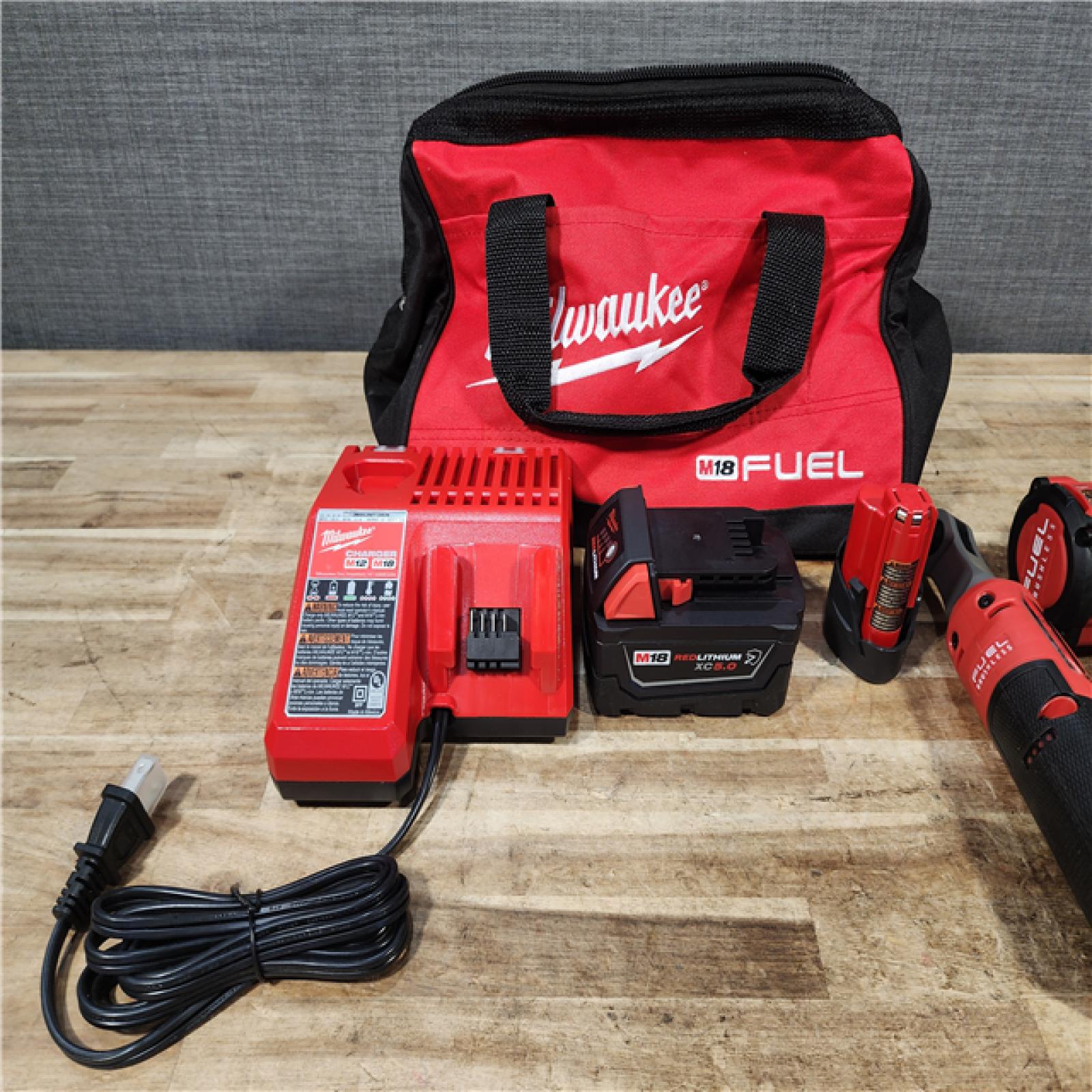 HOUSTON LOCATION - AS - IS Milwaukee 2 Tool Combo Kit W/ (2) Battery & Charger
