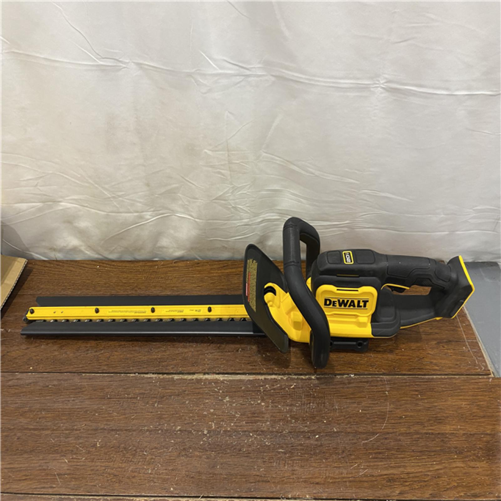 AS-IS DEWALT 20V MAX 22 Cordless Hedge Trimmer