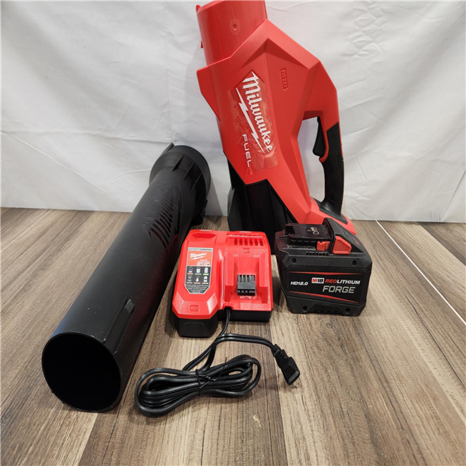 AS-IS - Milwaukee M18 FUEL 120 MPH 500 CFM 18V Brushless Cordless Battery Powered Leaf Blower Kit w/12.0 Ah FORGE Battery & Rapid Charger