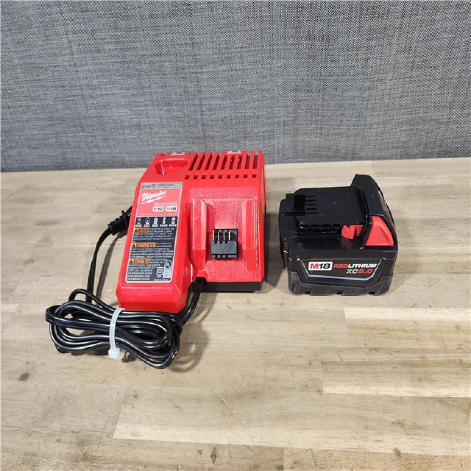 HOUSTON LOCATION - AS-IS MILWAUKEE 3/8 COMPACT IMPACT WRENCH W/ BATTERY & CHARGER
