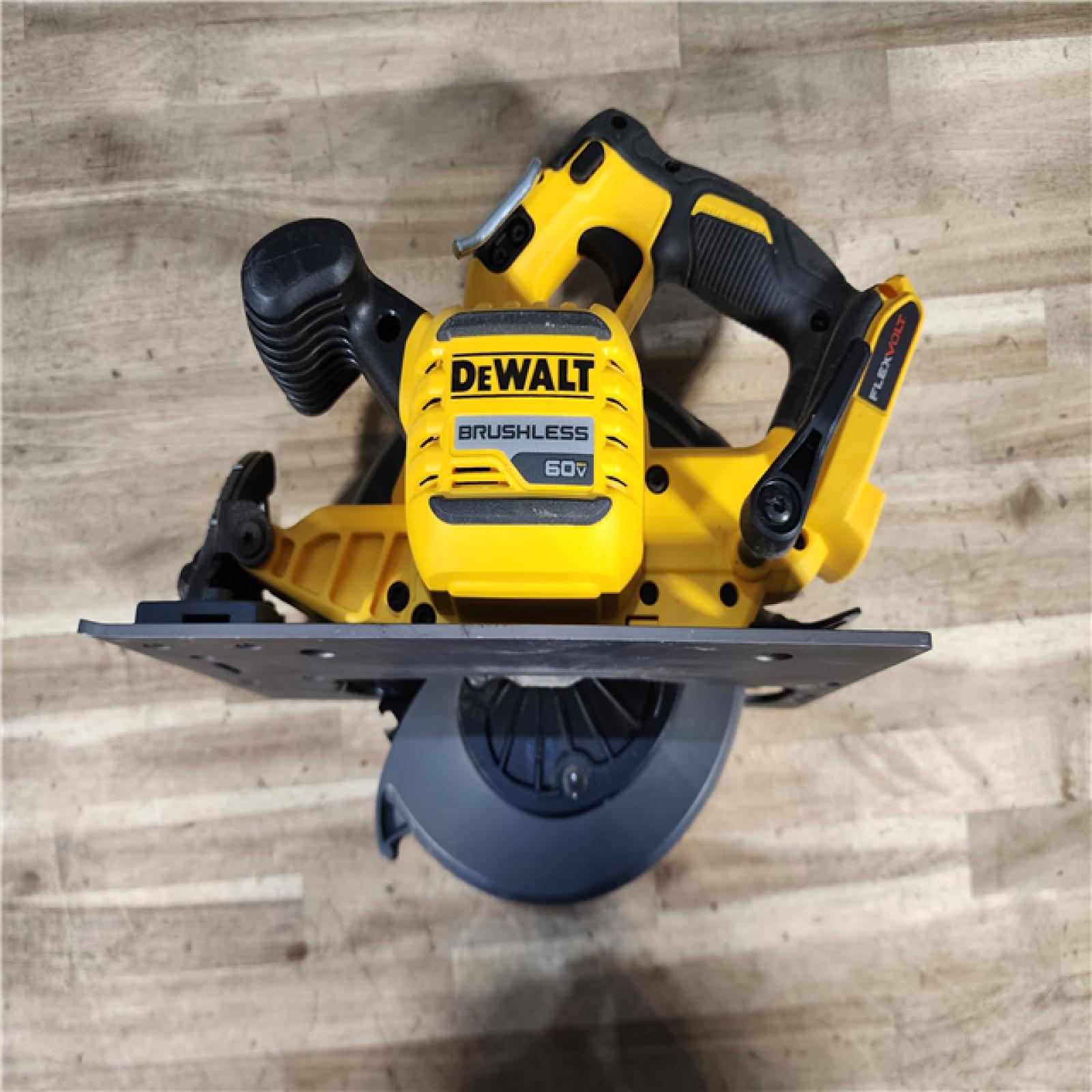 HOUSTON LOCATION - AS-IS DeWALT Flexvolt Max 7-1/4  60V Brushless Circular Saw (Tool Only)