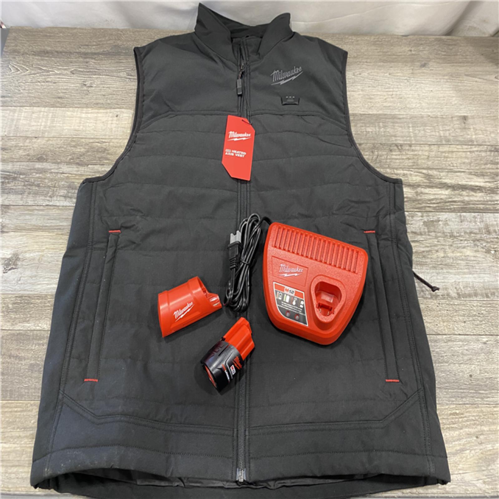 AS-IS Milwaukee Men's Large 12-Volt Lithium-Ion Cordless Axis Black Heated Vest Kit