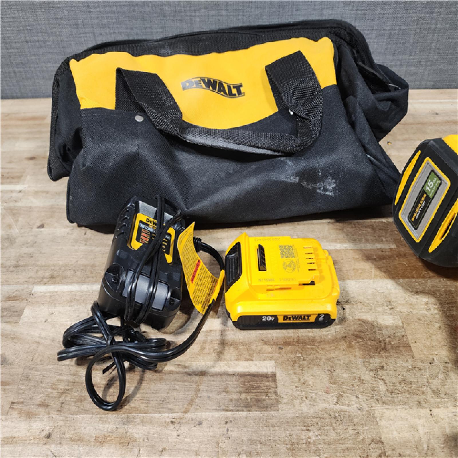 HOUSTON LOCATION - AS - IS DEWALT 20V MAX XR Lithium-Ion Cordless 2-1/2 in. 15-Gauge Finish Nailer Kit