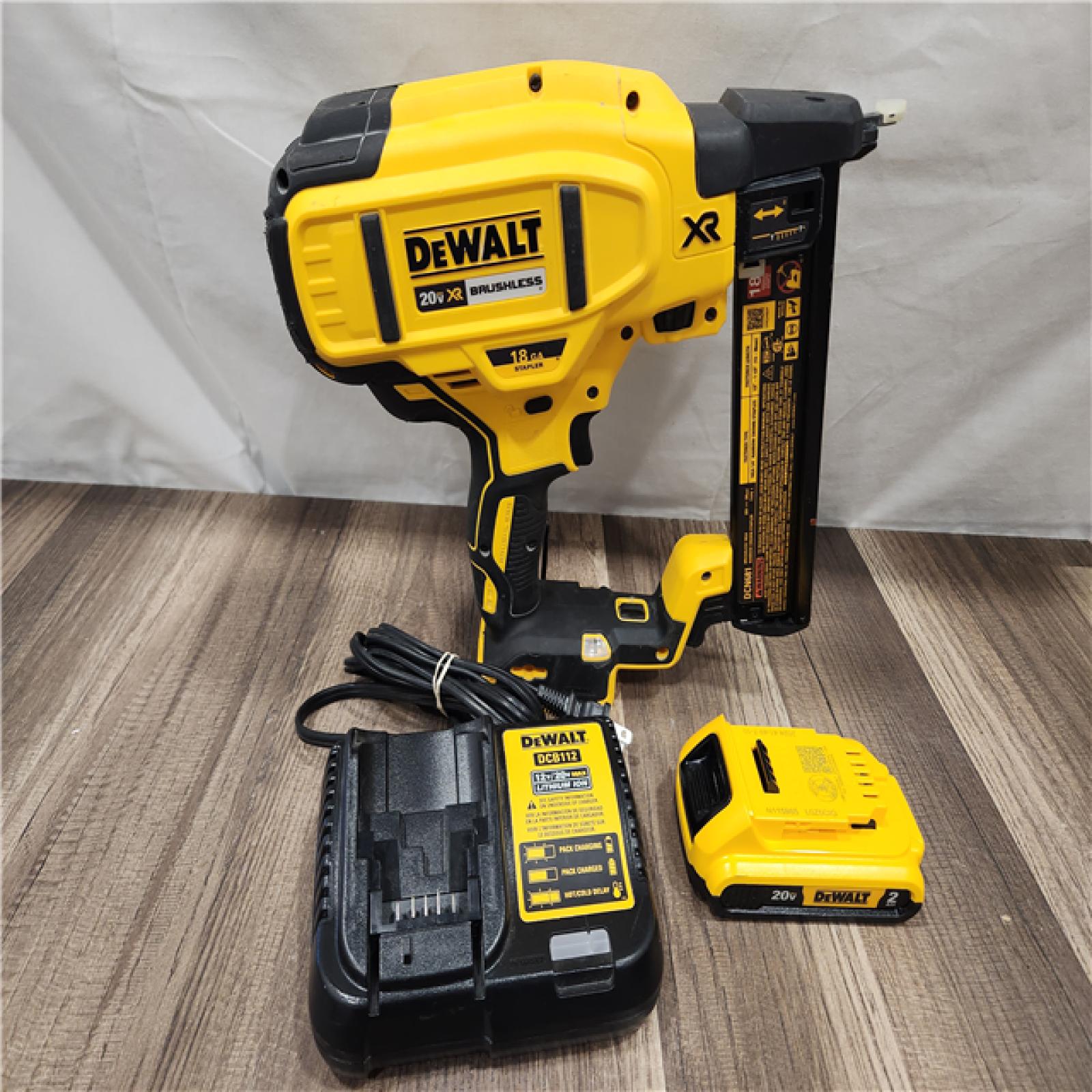 AS-IS- DeWALT 20V MAX 18ga Cordless Brushless Narrow Crown Stapler Kit w/ BATTERY & CHARGER