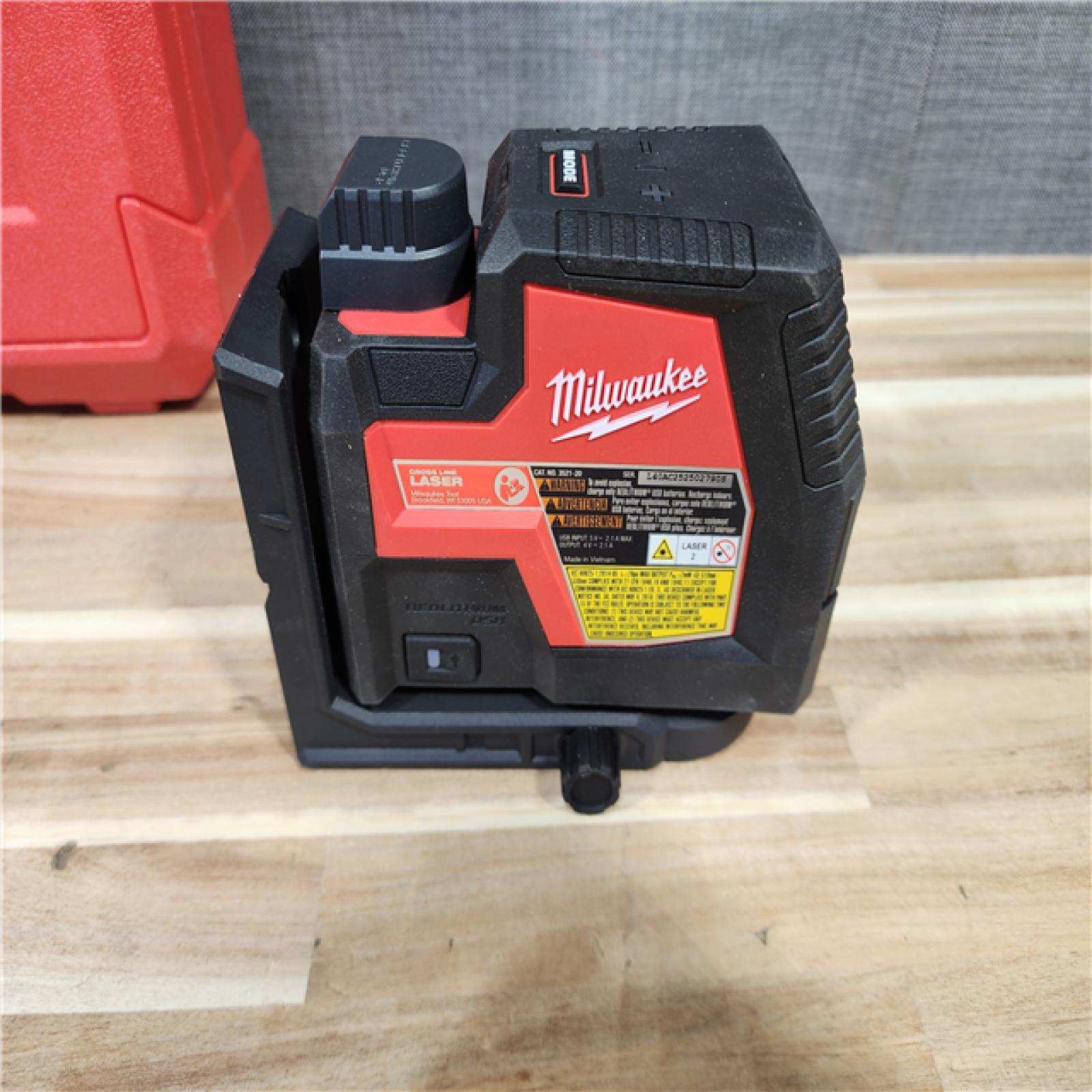 HOUSTON LOCATION - AS-IS Milwaukee 100 ft. REDLITHIUM Lithium-Ion USB Green Rechargeable Cross Line Laser Level with Charger