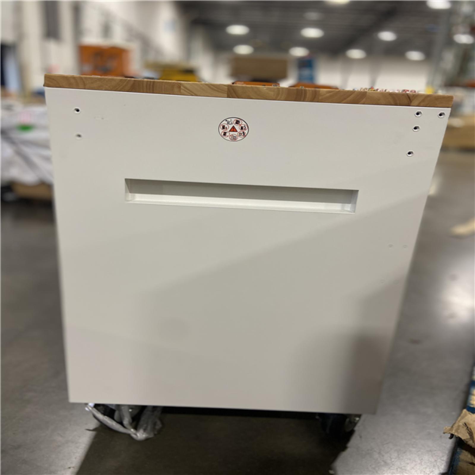 DALLAS LOCATION - Husky Tool Storage 72 in. W Standard Duty Gloss White Mobile Workbench Tool Chest