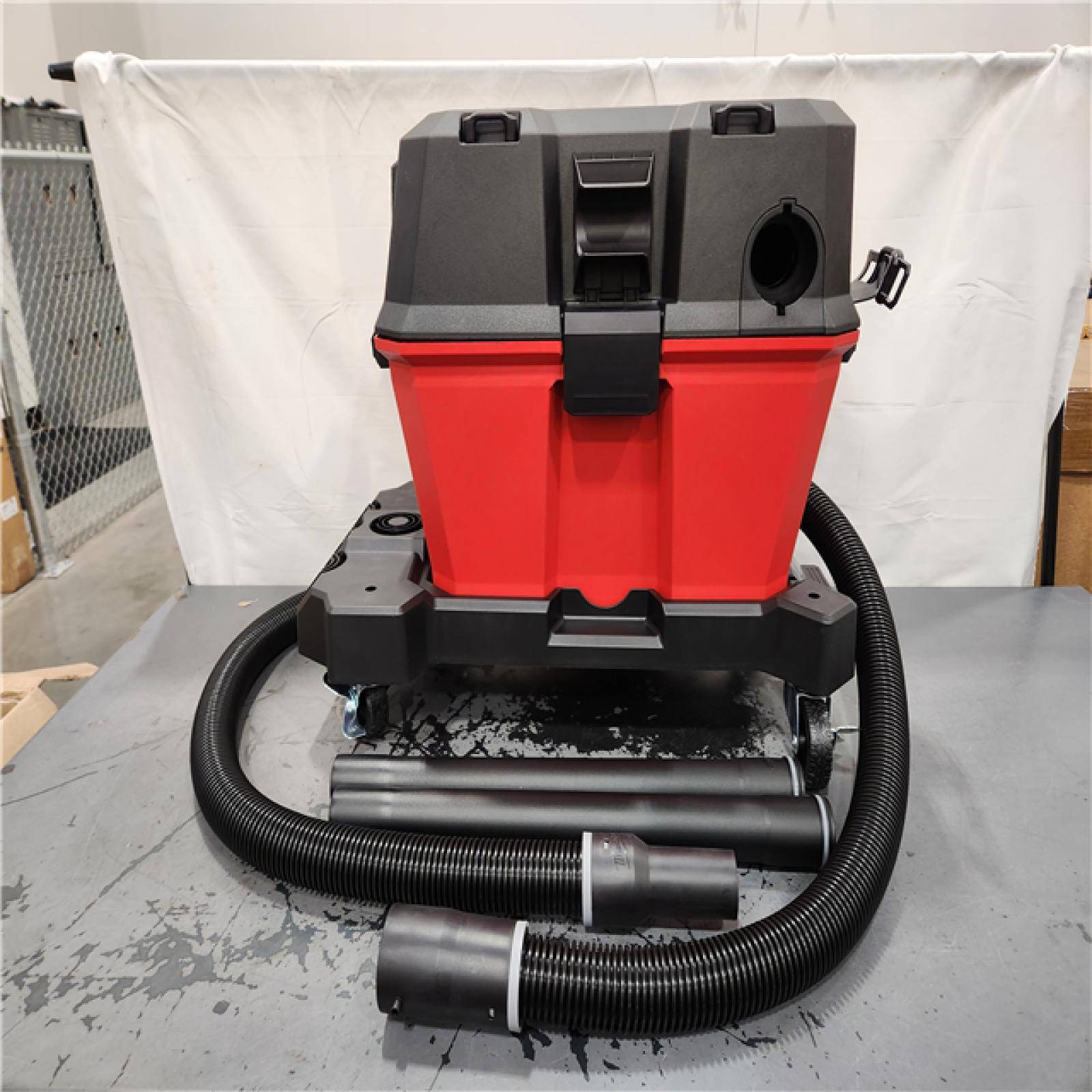 AS-IS- Milwaukee 0910-20 M18 FUEL 6 Gallon Wet/Dry Vacuum (Bare Tool)