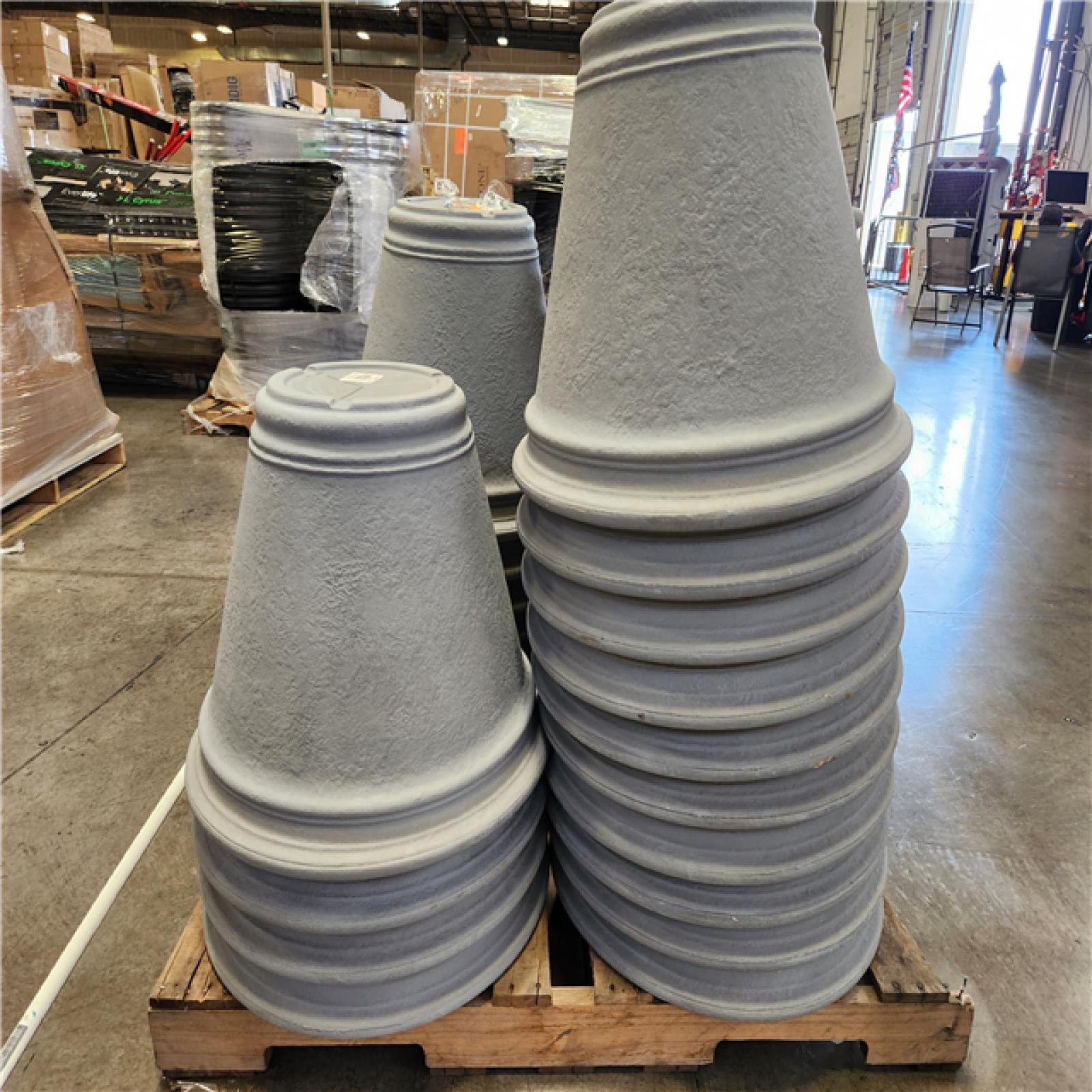 Phoenix Location Vigoro 22 in. Alameda Extra Large Gray Plastic Planter (22 in. D x 17.5 in. H) Pallet (28 Planters)