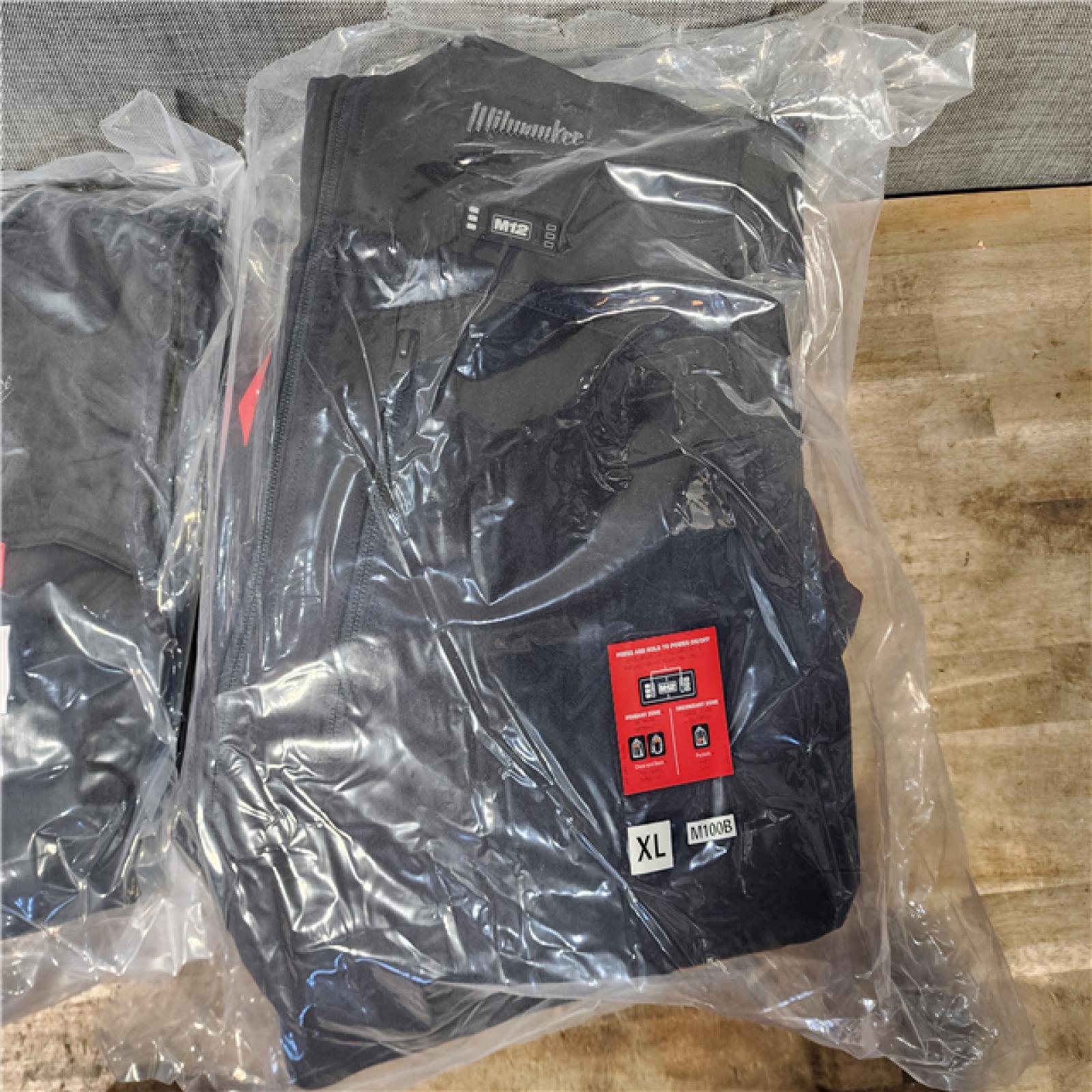 HOUSTON LOCATION - AS-IS MILWAUKEE 2 HEATED CLOTHING COMBO KIT