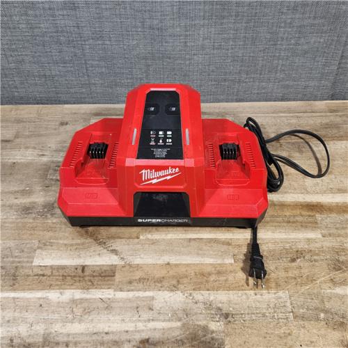 HOUSTON LOCATION - AS-IS M18 18V Dual Bay Simultaneous Super Charger