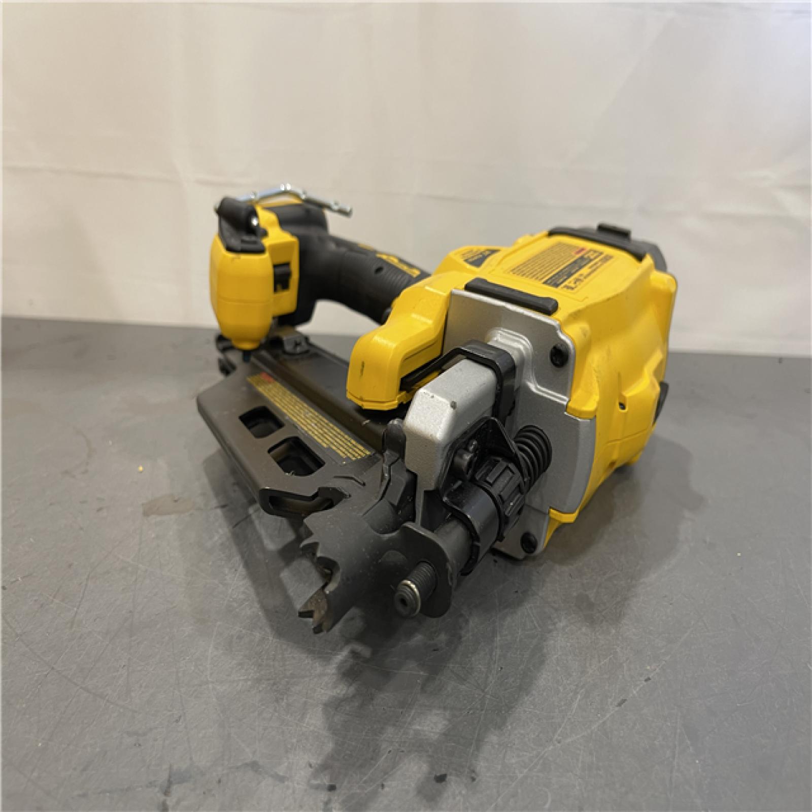 AS-IS - DEWALT 20-Volt 30° Cordless Framing Nailer