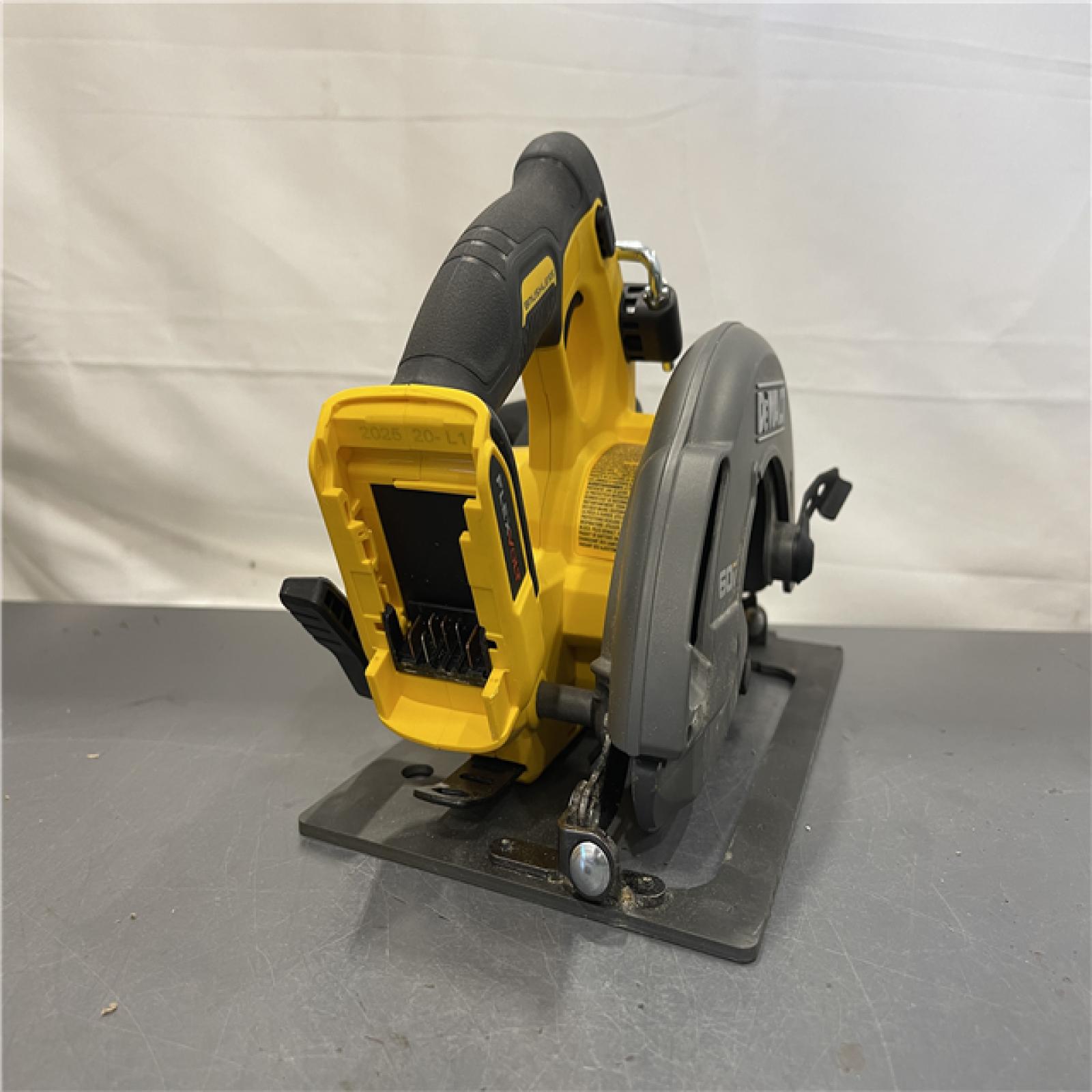 AS-IS - DeWALT Flexvolt Max 7-1/4 60V Brushless Circular Saw