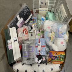 DALLAS LOCATION- NEW! BULLSEYE MIXED CLOTHING PALLET (300 UNITS)