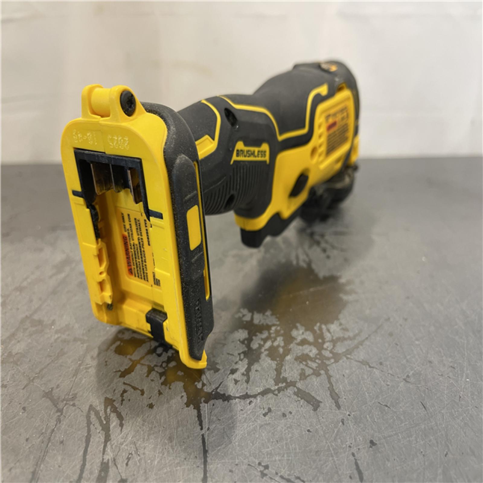 AS-IS - DEWALT ATOMIC 20V MAX Cordless Brushless Oscillating Multi Tool