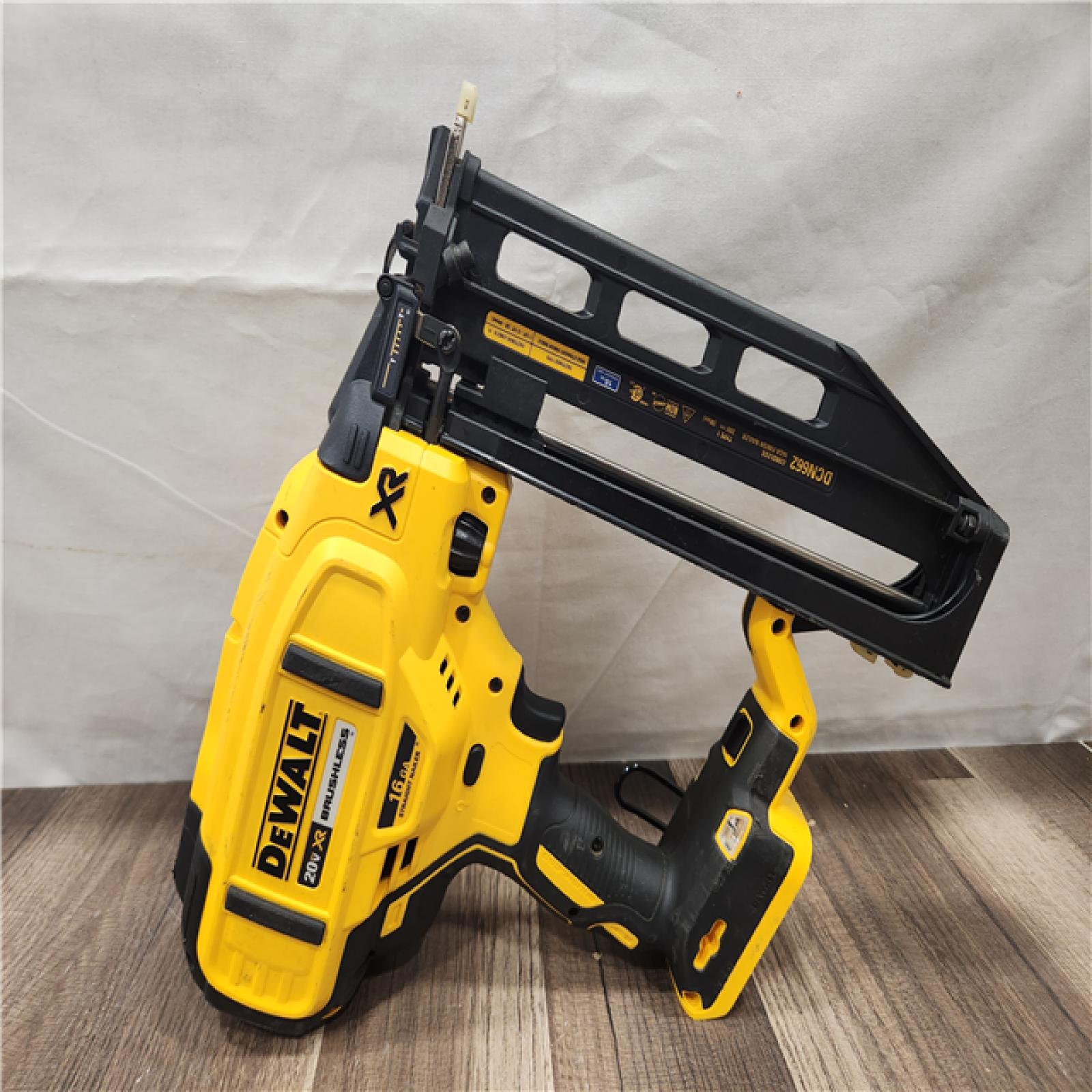 AS-IS- DeWalt 20V MAX XR Lithium-Ion Cordless 18-Gauge Brad Nailer (Tool Only)