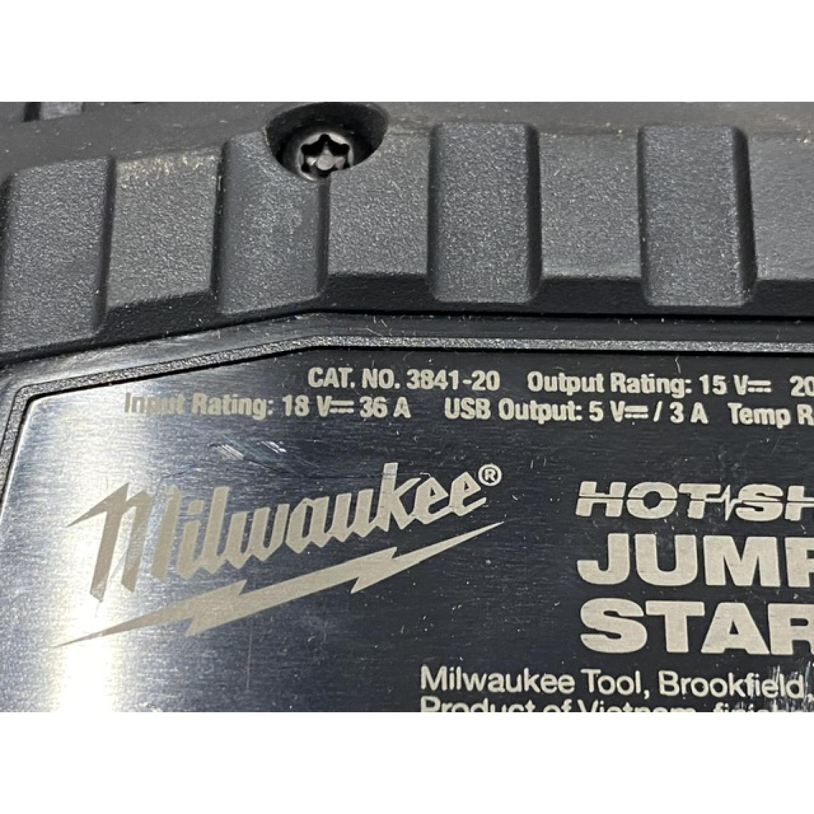AS-IS Milwaukee 18V Lithium-Ion Cordless 2000 Peak Amp HOTSHOT Jump Starter (Tool-Only)