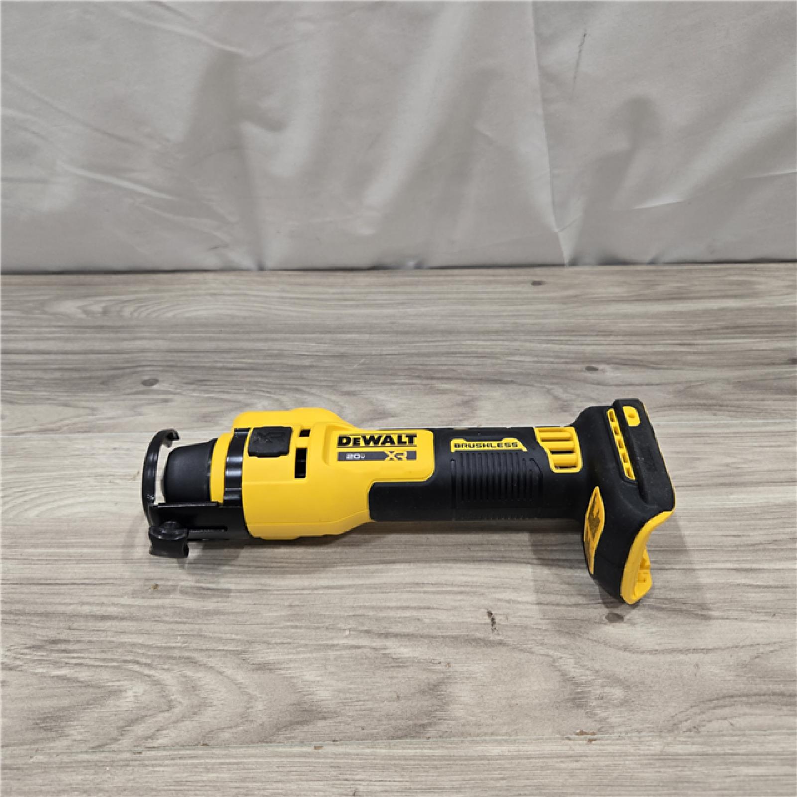 AS-IS DEWALT 20V MAX Cordless Cut-Out Tool (Tool-Only)