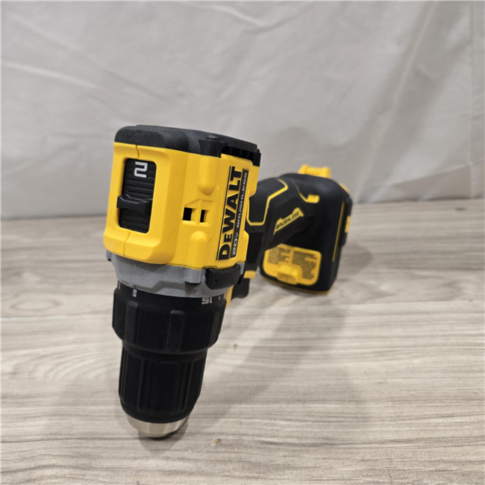 AS-IS DEWALT ATOMIC COMPACT SERIES 20V MAX* Cordless 1/2 Drill/Driver Kit