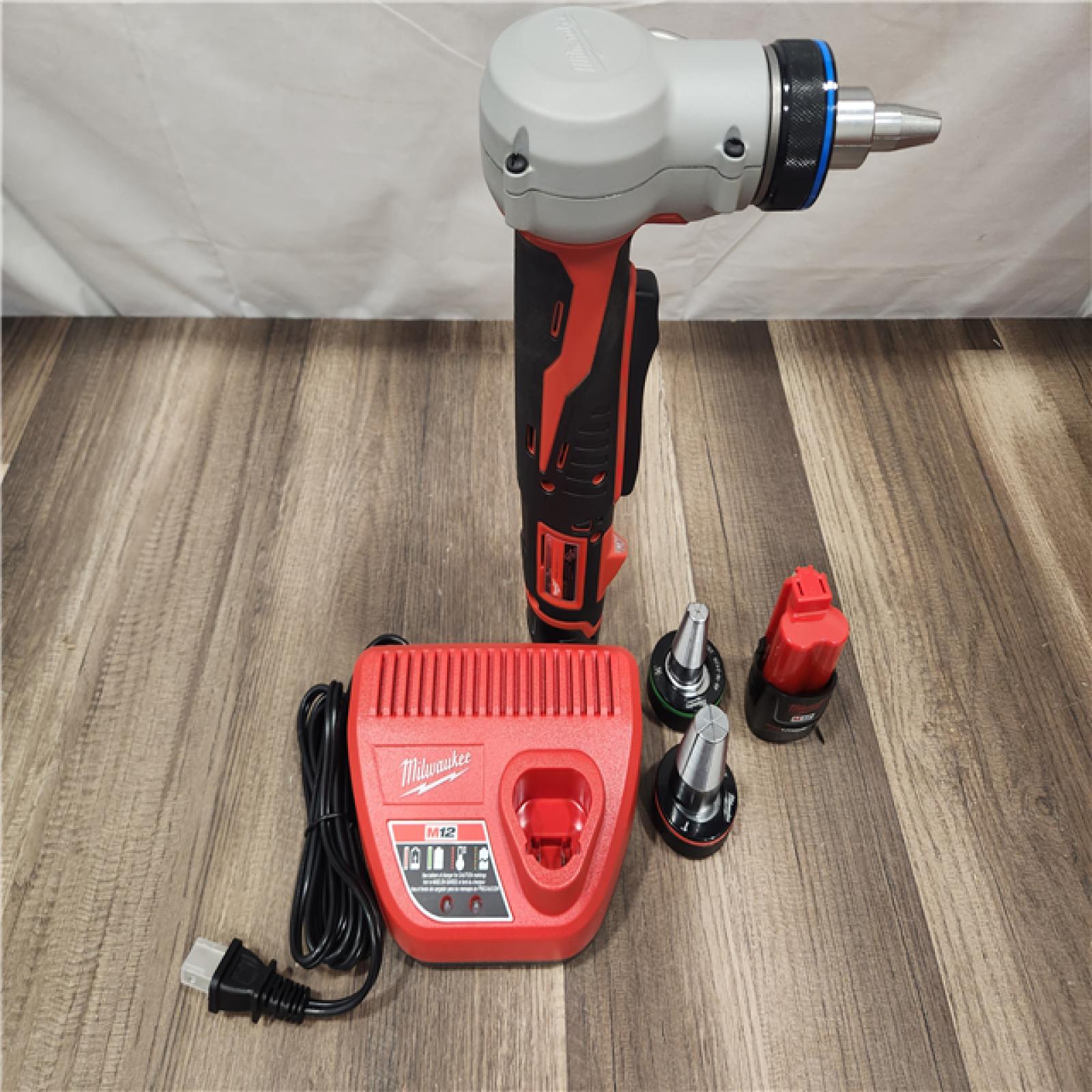 AS-IS- Milwaukee M12 12V Lithium-Ion Cordless PEX Expansion Tool Kit with (2) 1.5 Ah Batteries  (3) Expansion Heads and Hard Case