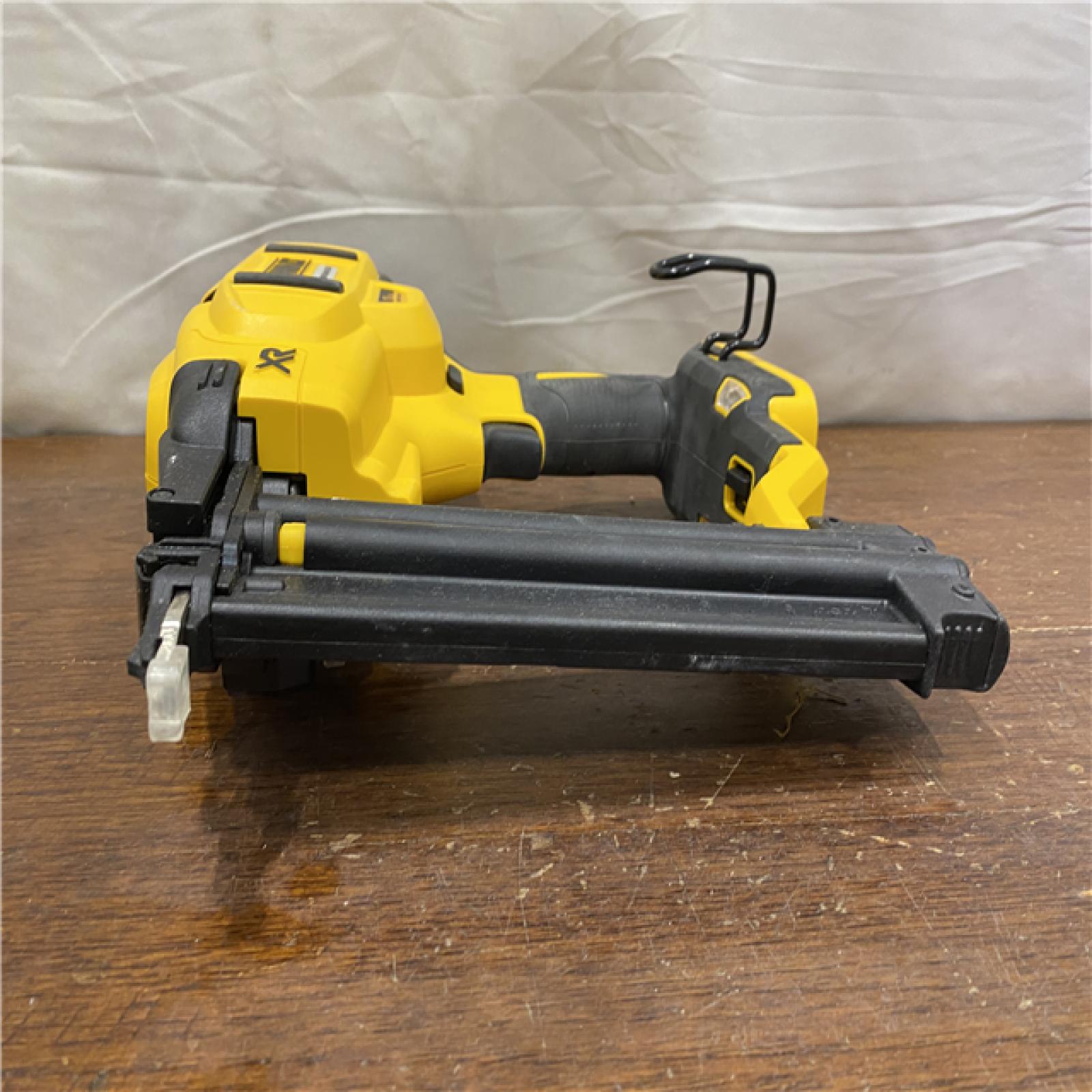 AS-IS DEWALT 20V MAX XR 18 Gauge Brad Nailer Kit