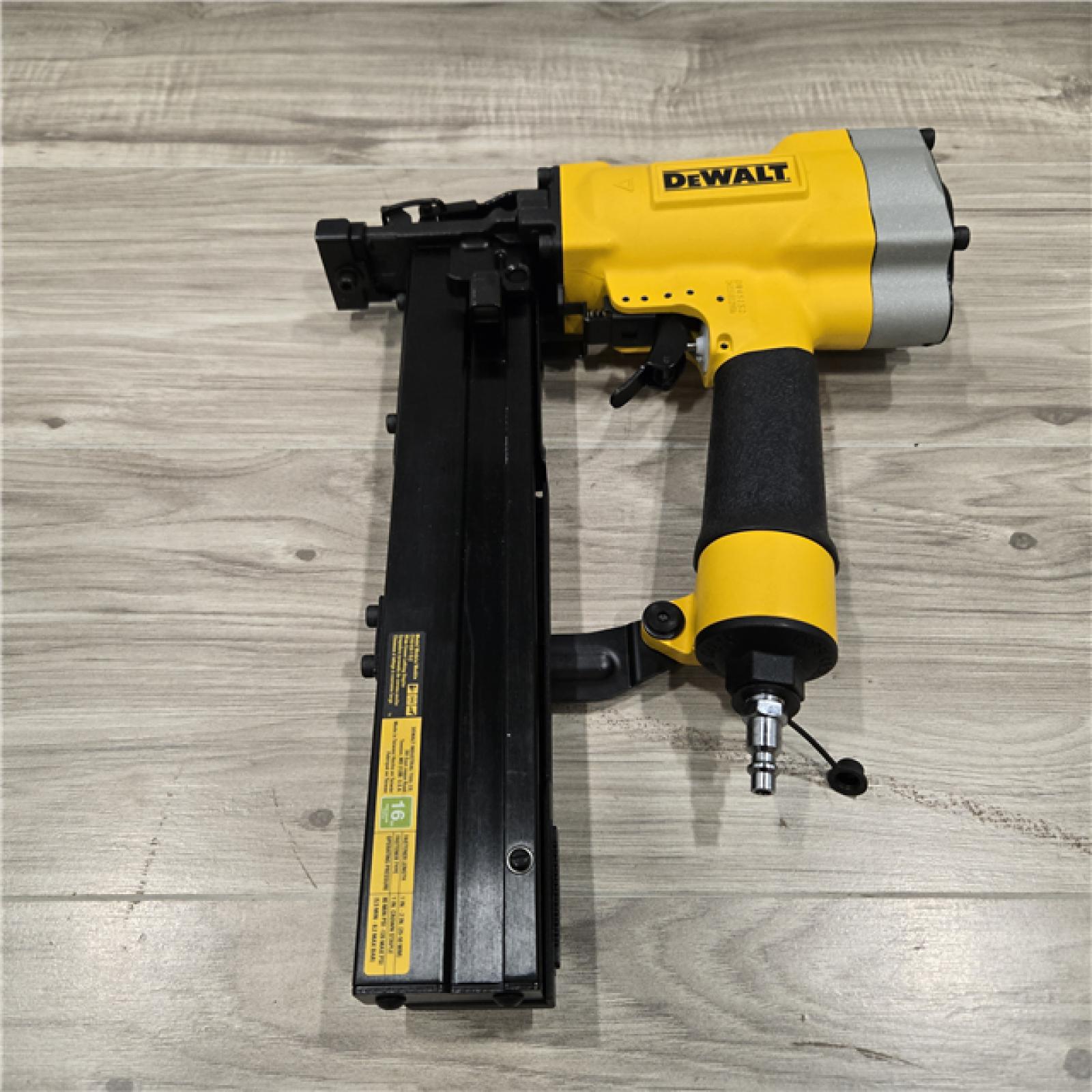 GOOD! - DeWalt 16 Gauge 1 Crown 2 Lathing Stapler