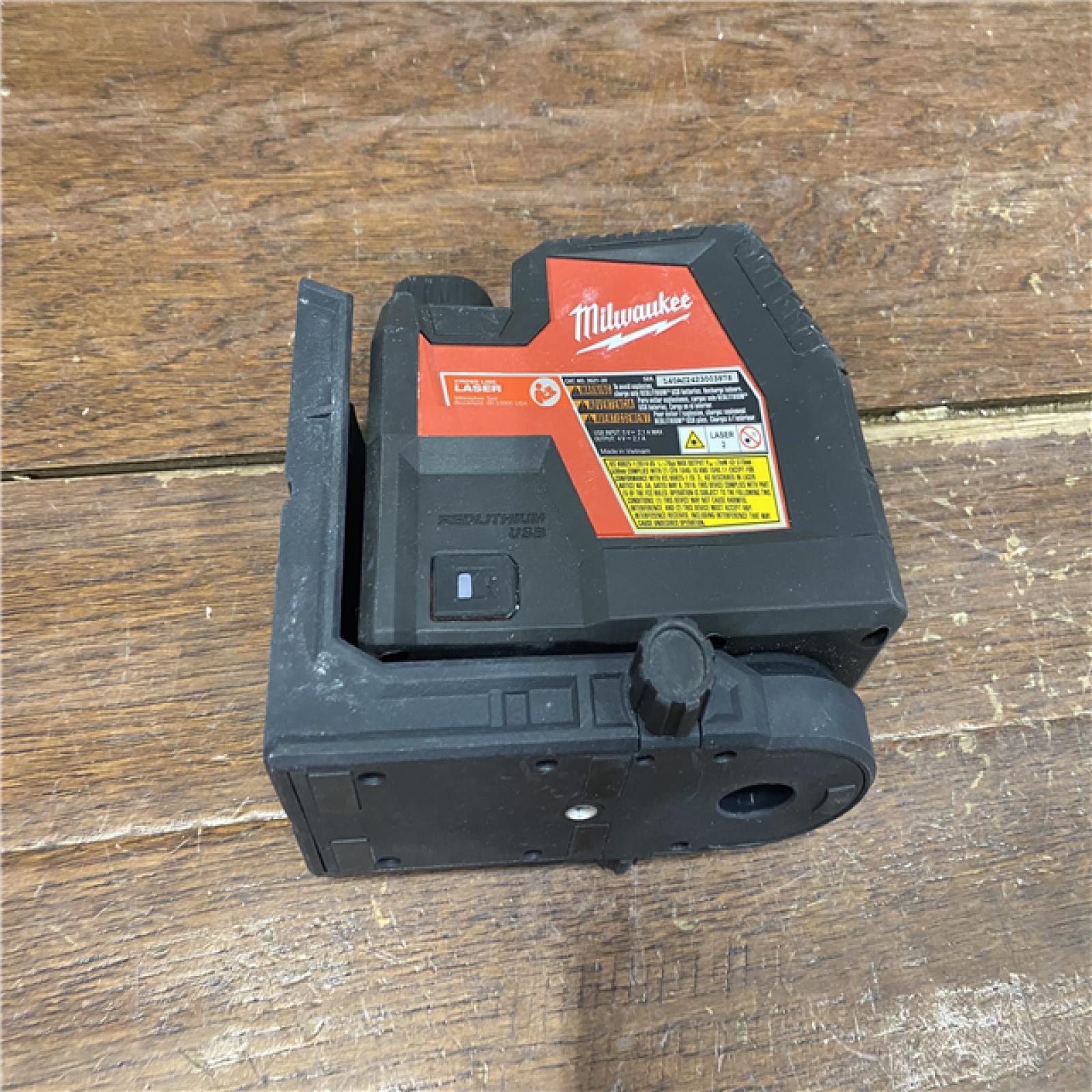AS-IS100 Ft. REDLITHIUM Lithium-Ion USB Green Rechargeable Cross Line Laser Level with Charger