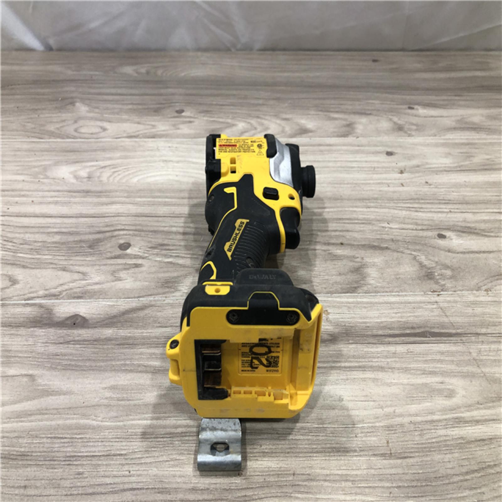 AS-IS DEWALT ATOMIC 20V MAX Lithium-Ion Cordless 1/4 in. Impact Driver Kit