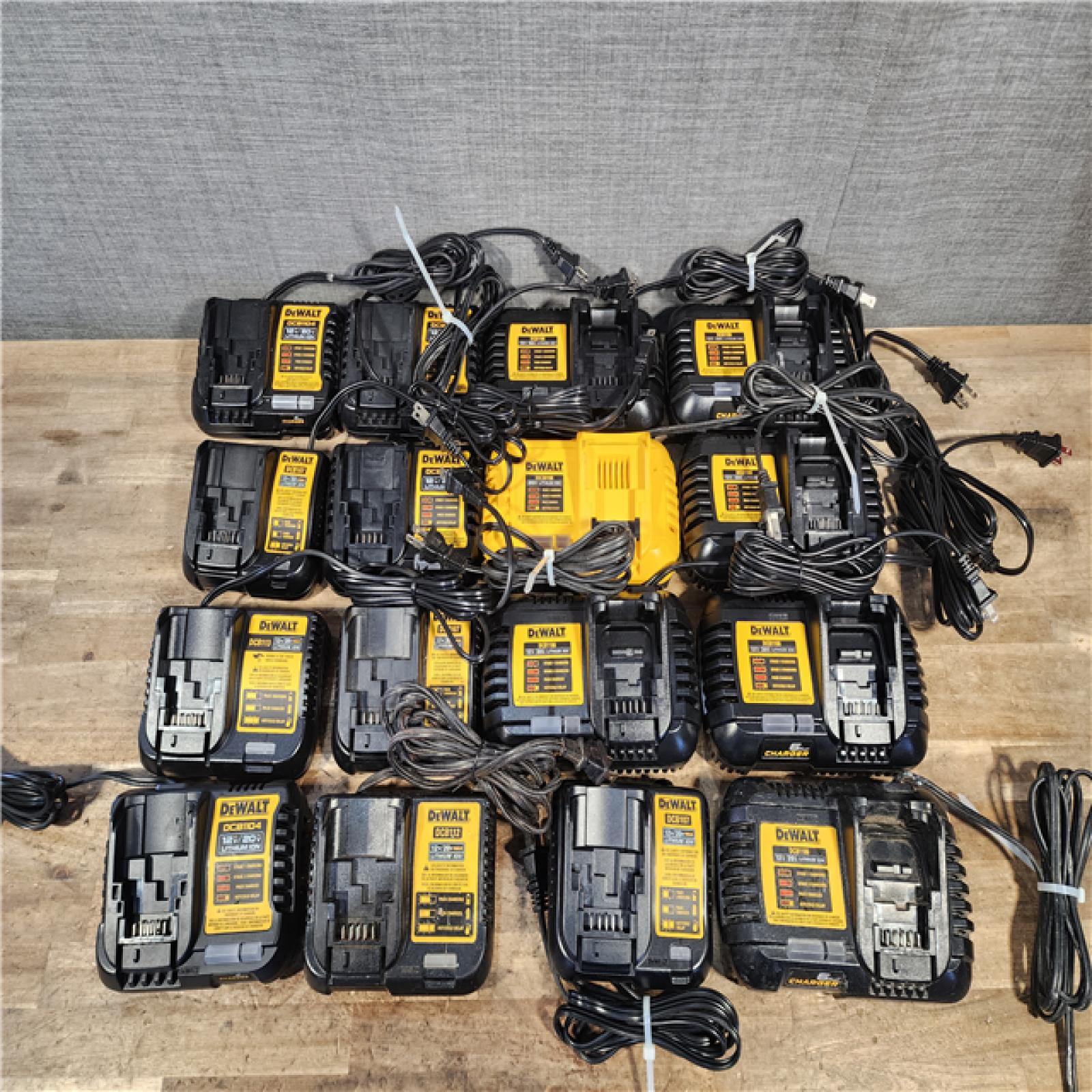 HOUSTON LOCATION - AS-IS DEWALT BATTERY CHARGER PACK QTY - 16