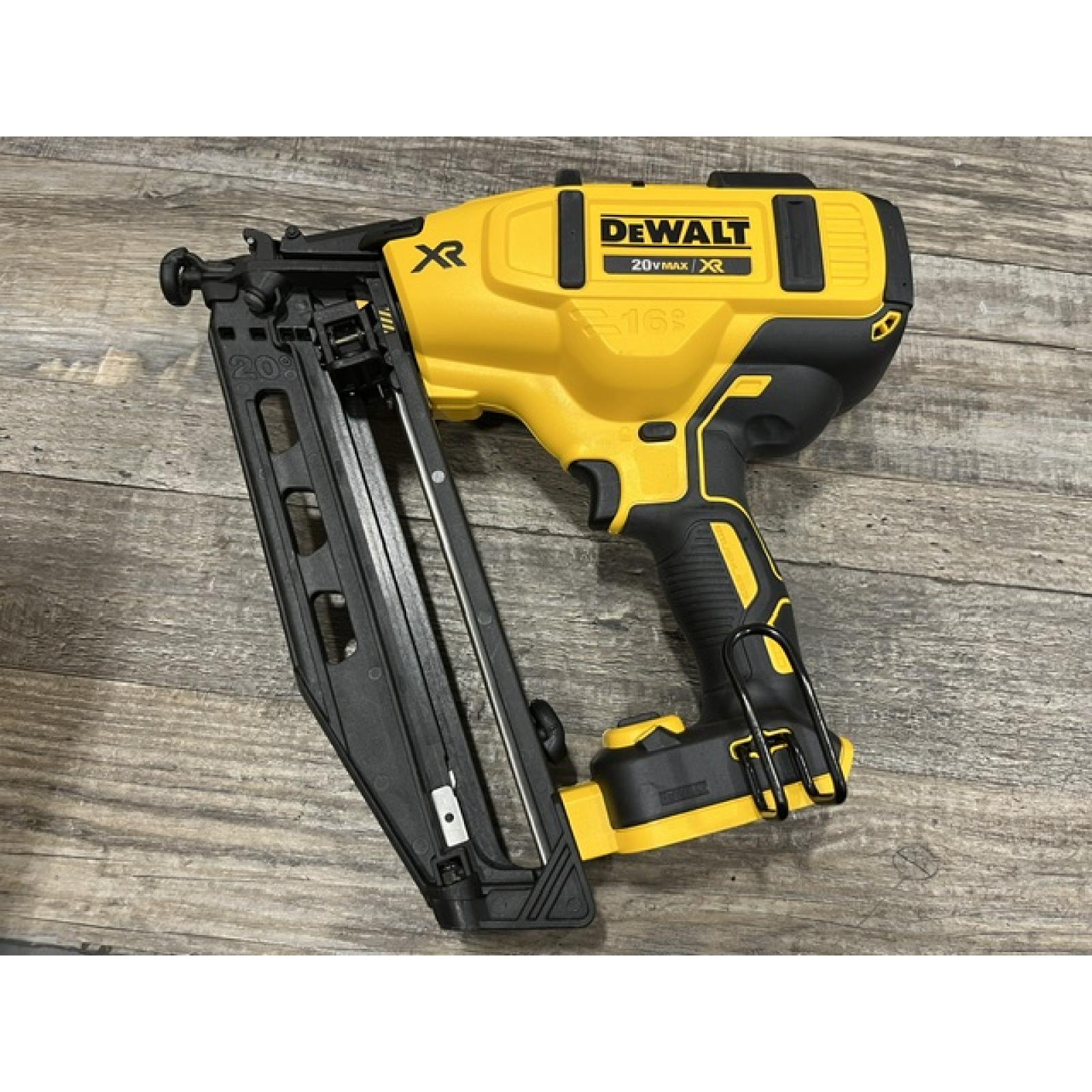 AS-IS DEWALT 20V MAX XR 16-Gauge Electric Cordless Angled Finishing Nailer Kit