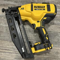 AS-IS DEWALT 20V MAX XR 16-Gauge Electric Cordless Angled Finishing Nailer Kit