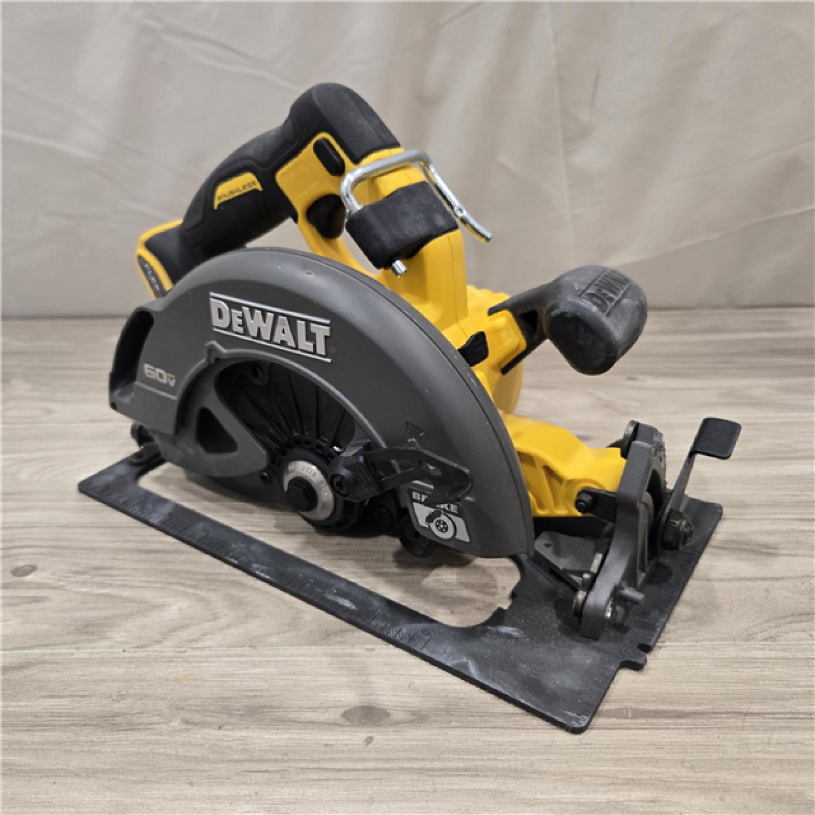 AS-IS DeWALT Flexvolt Max 7-1/4 60V Circular Saw (Tool Only)
