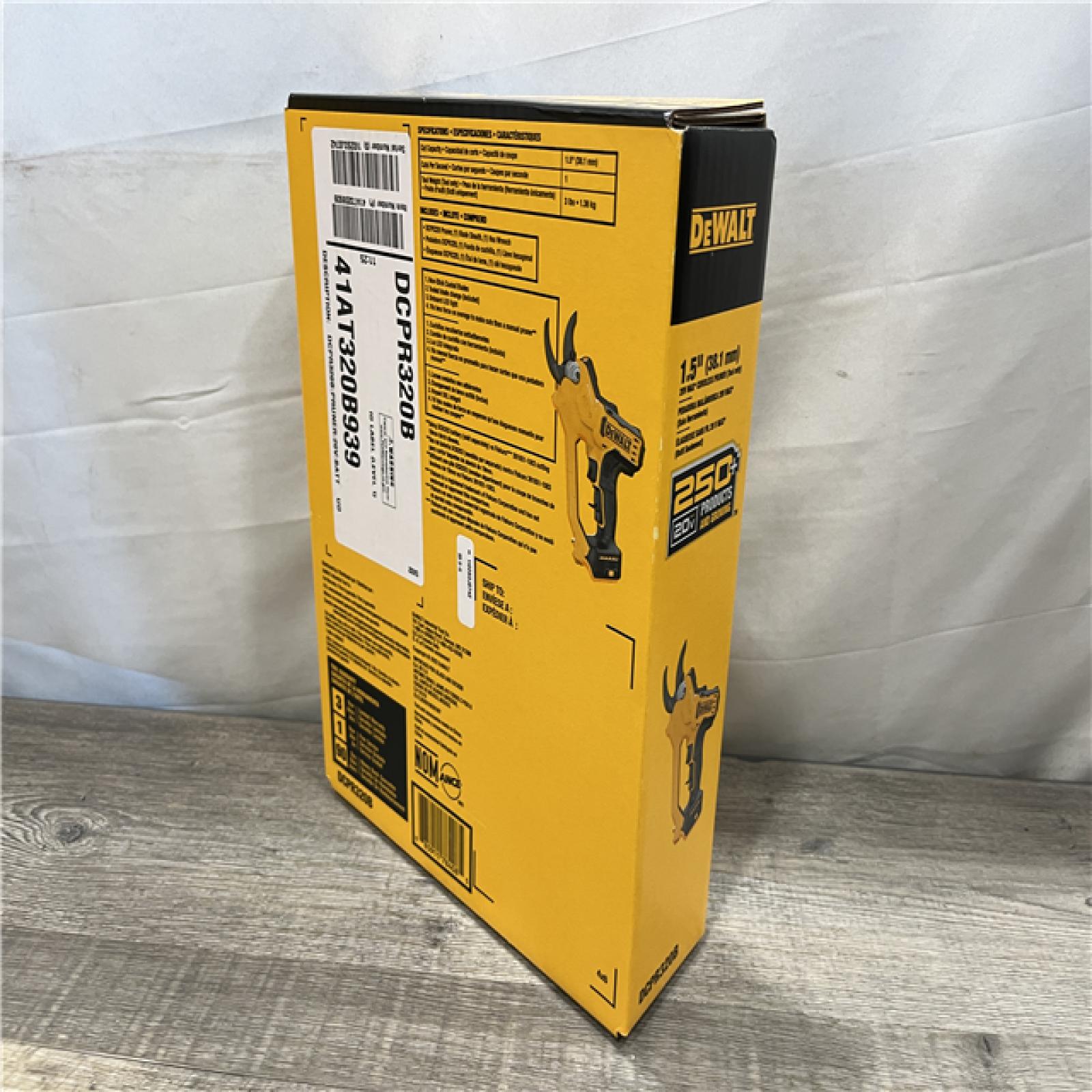 NEW - DEWALT 20-Volt MAX 1 -1/2 in. Capacity Cordless Battery Powered Pruner (Tool Only)