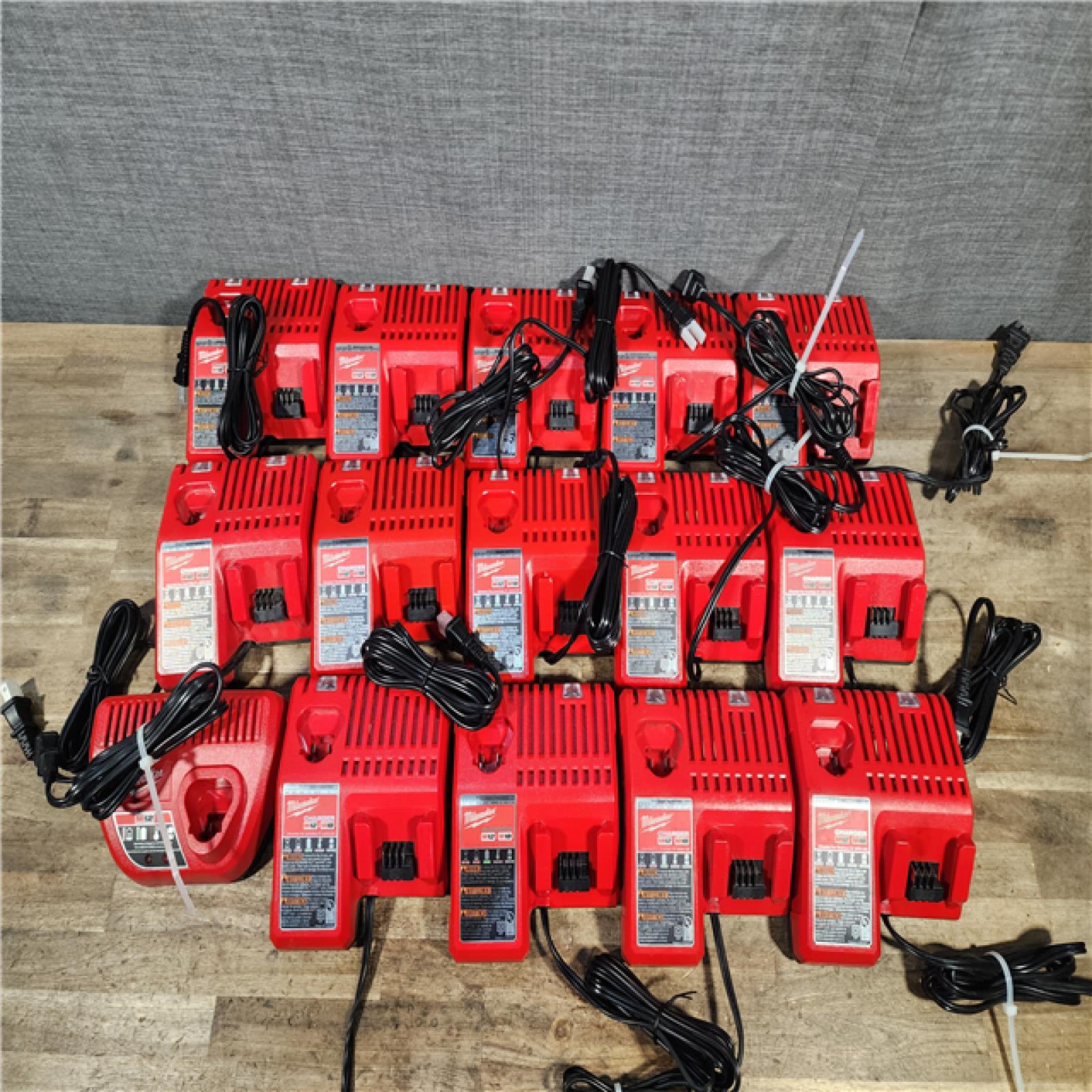 HOUSTON LOCATION - AS-IS MILWAUKEE BATTERY CHARGER PACK QTY - 15