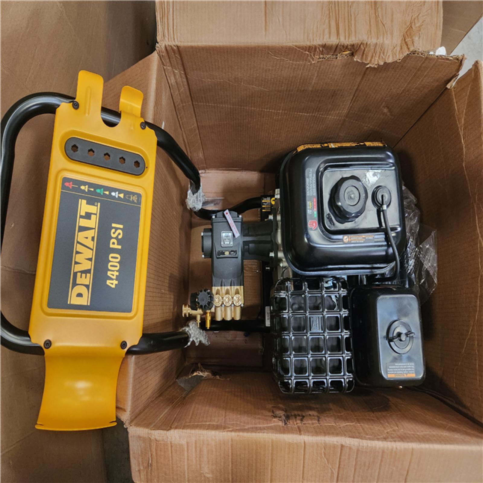 Phoenix NEW DEWALT 4400 PSI 4.0 GPM Cold Water Gas Pressure Washer