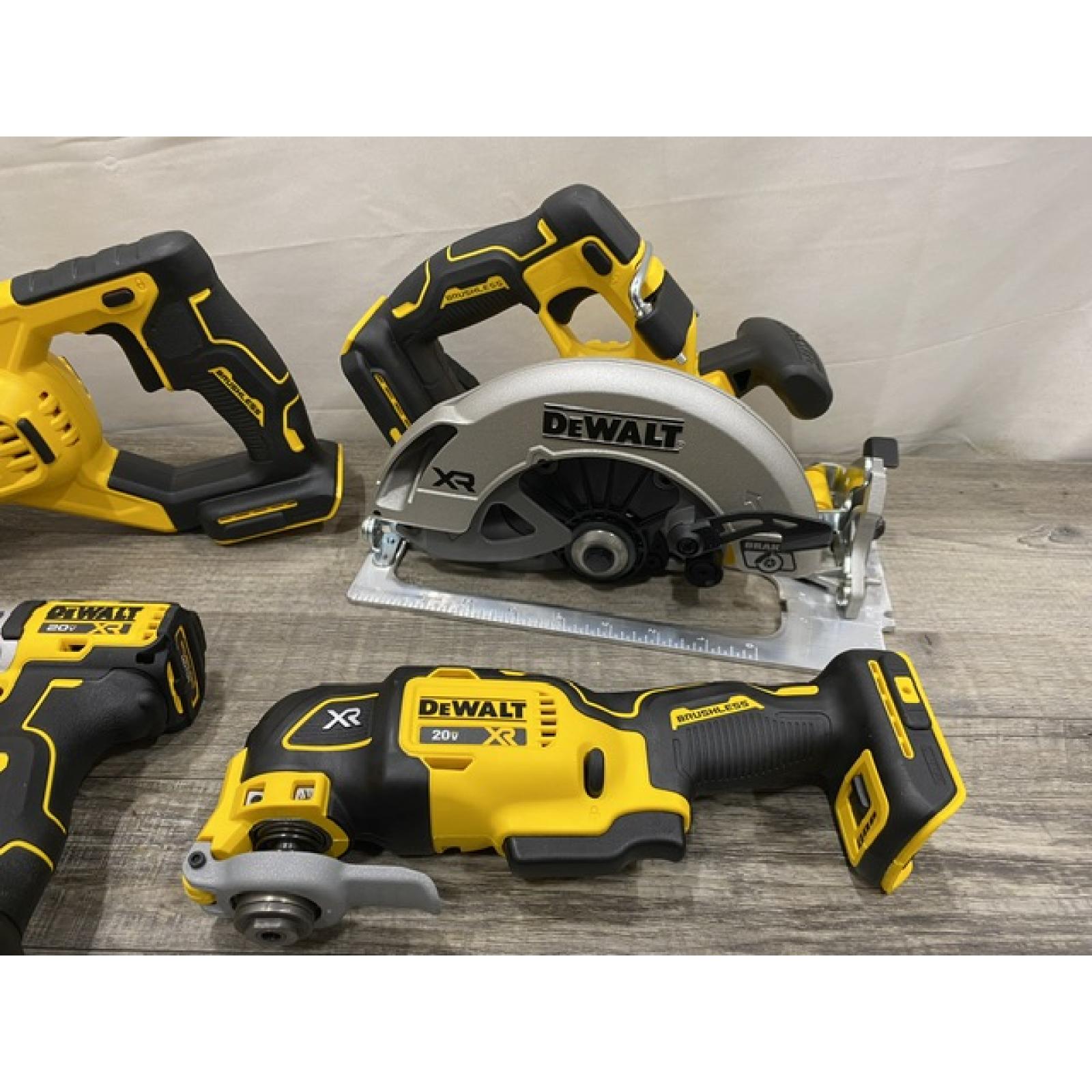 LIKE NEW - DEWALT 20V Lithium-Ion Cordless 5-Tool Combo Kit
