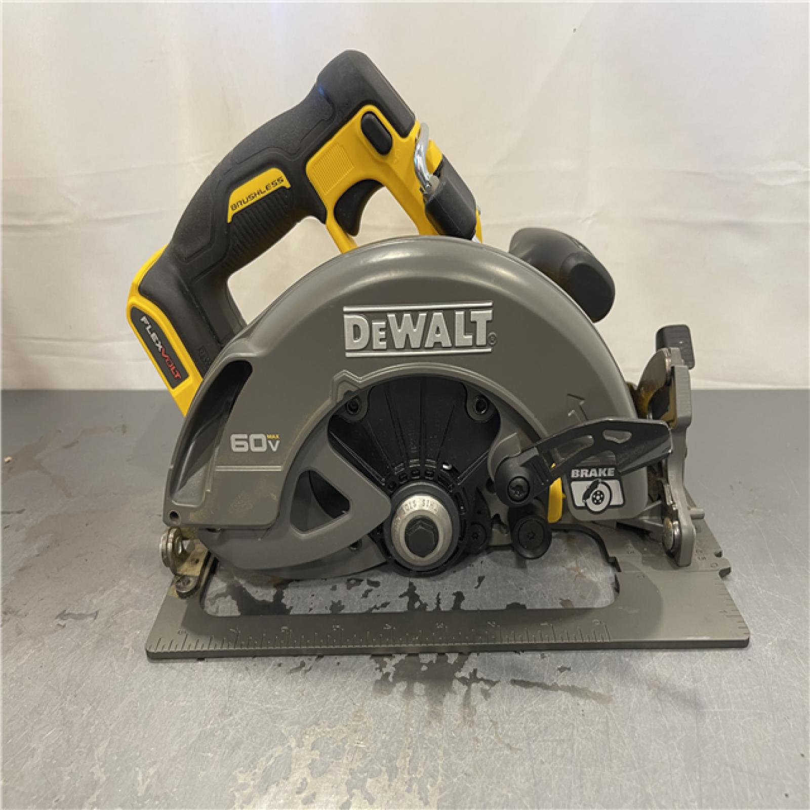 AS-IS - DeWALT FLEXVOLT 60V MAX Cordless Brushless 7-1/4 in. Circular Saw with Brake