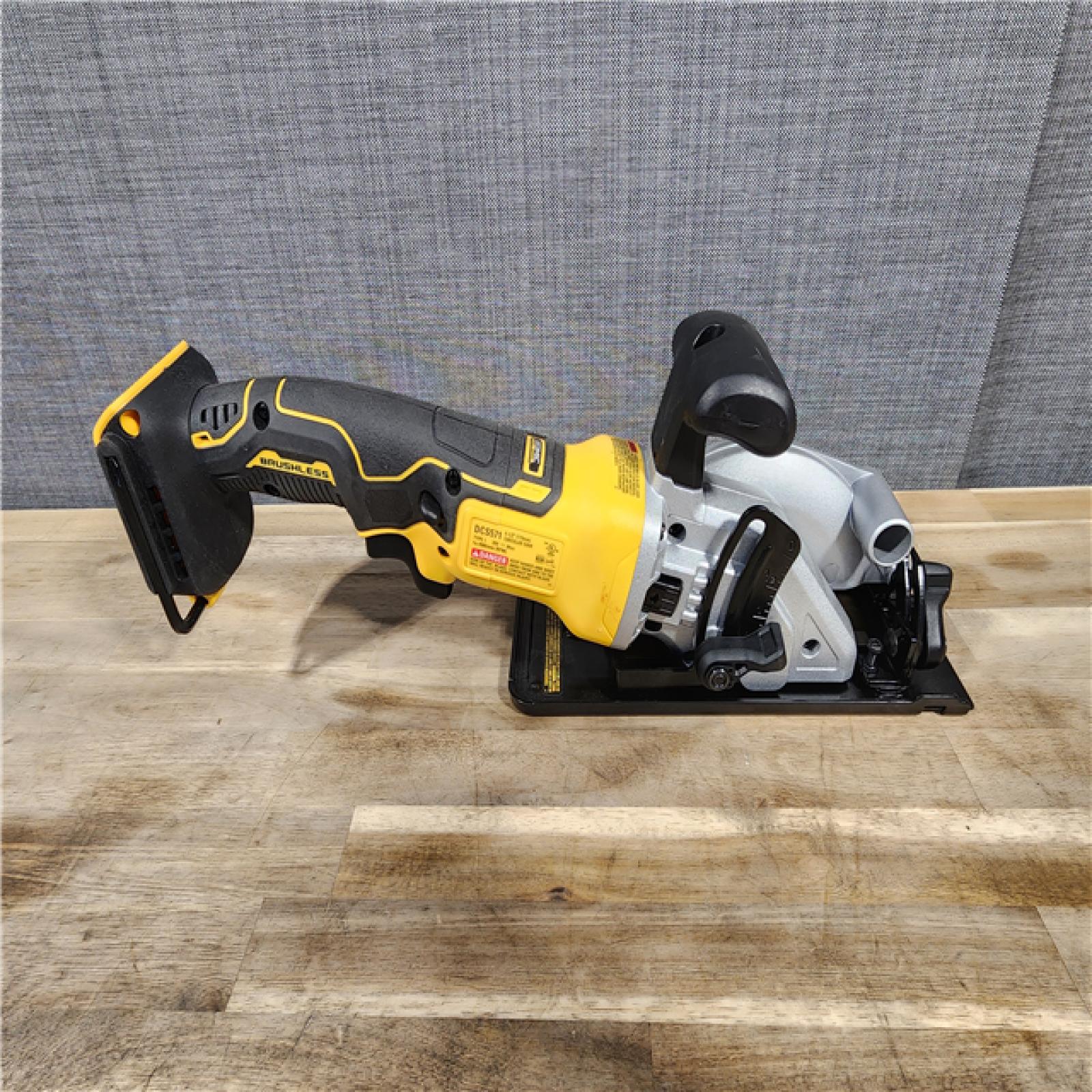 HOUSTON LOCATION - AS-IS DEWALT ATOMIC 20V MAX Cordless Brushless 4-1/2 in. Circular Saw (Tool Only)