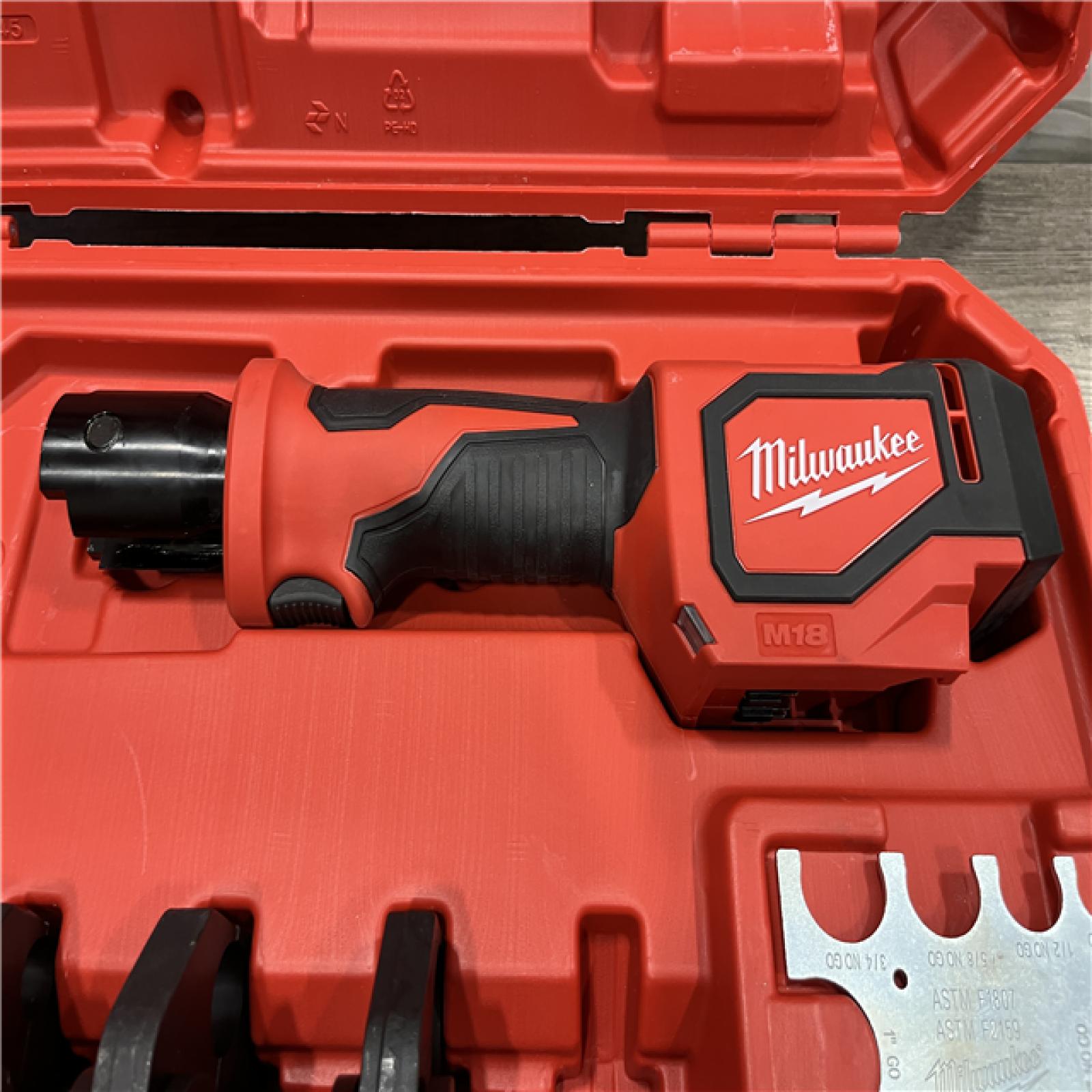 AS-IS Milwaukee 18V Lithium-Ion Cordless Short Throw Press Tool Kit