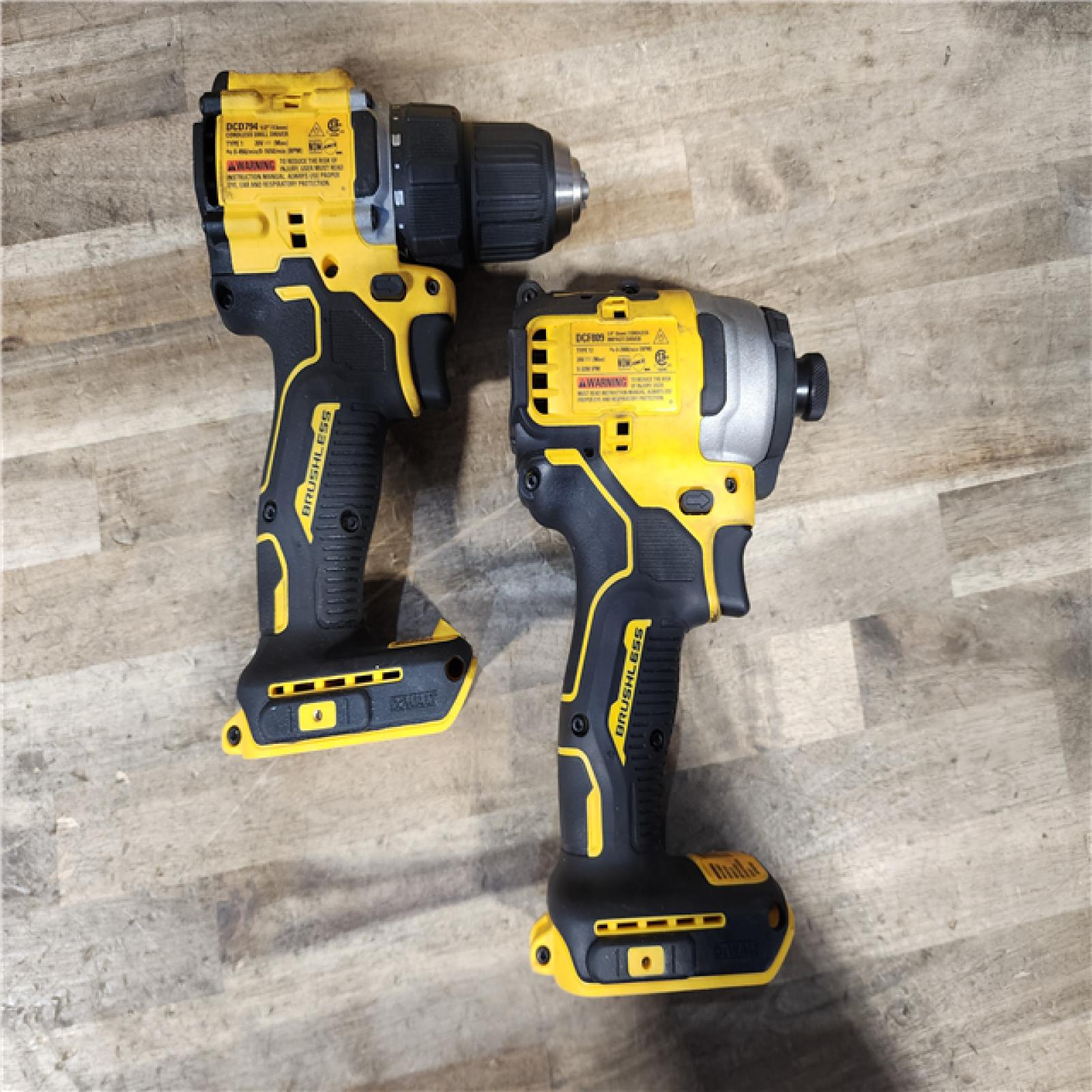 HOUSTON LOCATION - AS-IS Dewalt DCK225D2 20V MAX ATOMIC Brushless Compact Lithium-Ion 1/2 in. Cordless Drill Driver and 1/4 in. Impact Driver Combo Kit with 2 Batteries 2 Ah