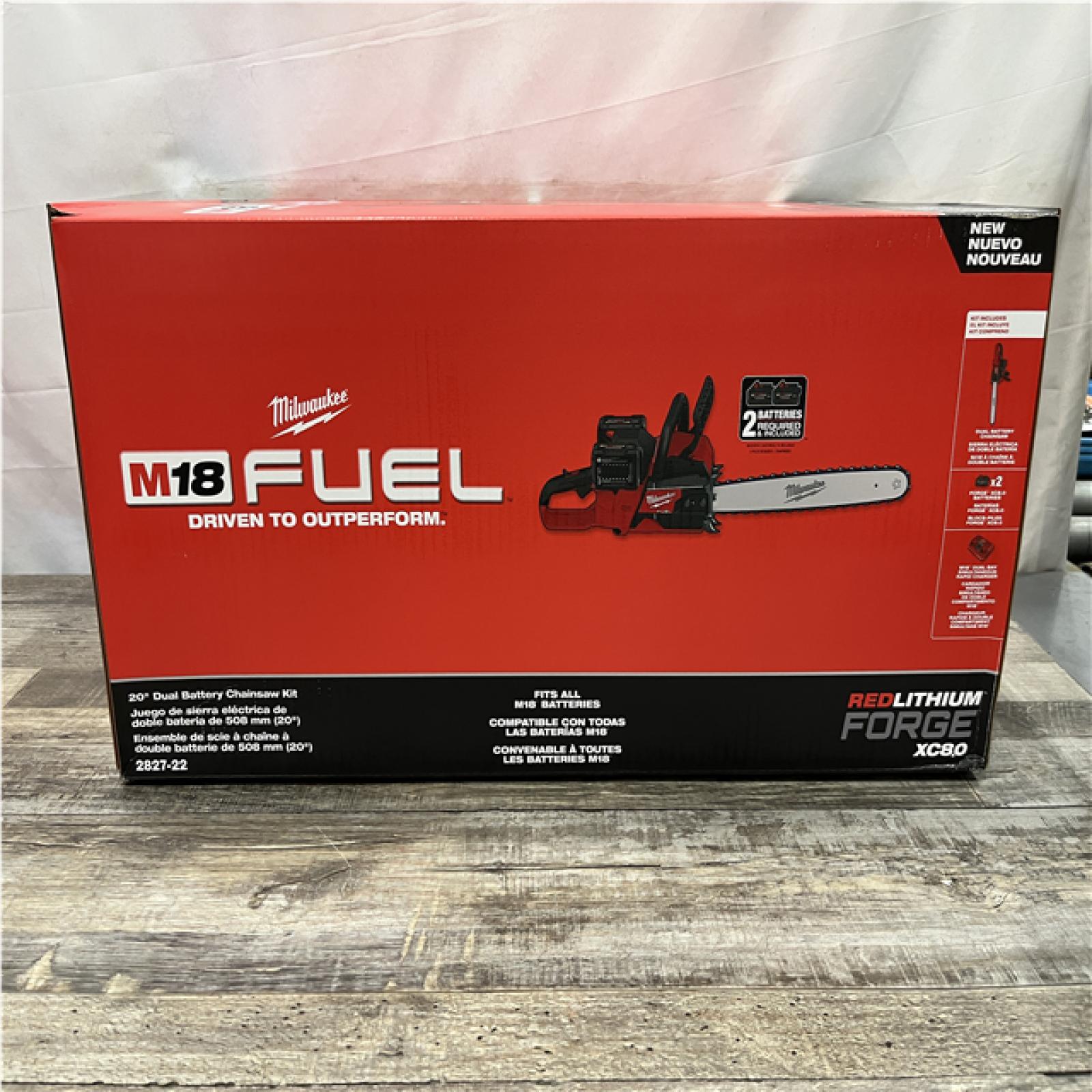NEW - Milwaukee FUEL 18V Brushless Cordless 20 in. Dual Battery Chainsaw Kit