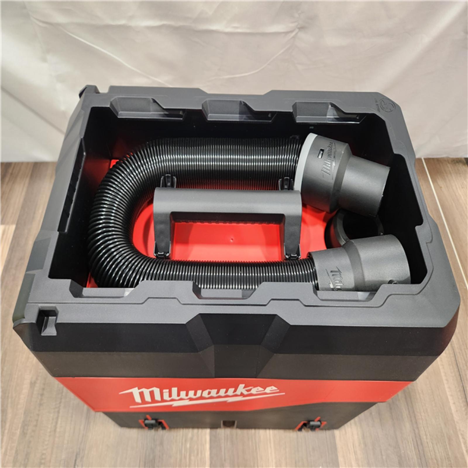 AS-IS- Milwaukee Packout Compact Debris Separator Wet/Dry Vac Attachment 2.5 Gal 1 Pc