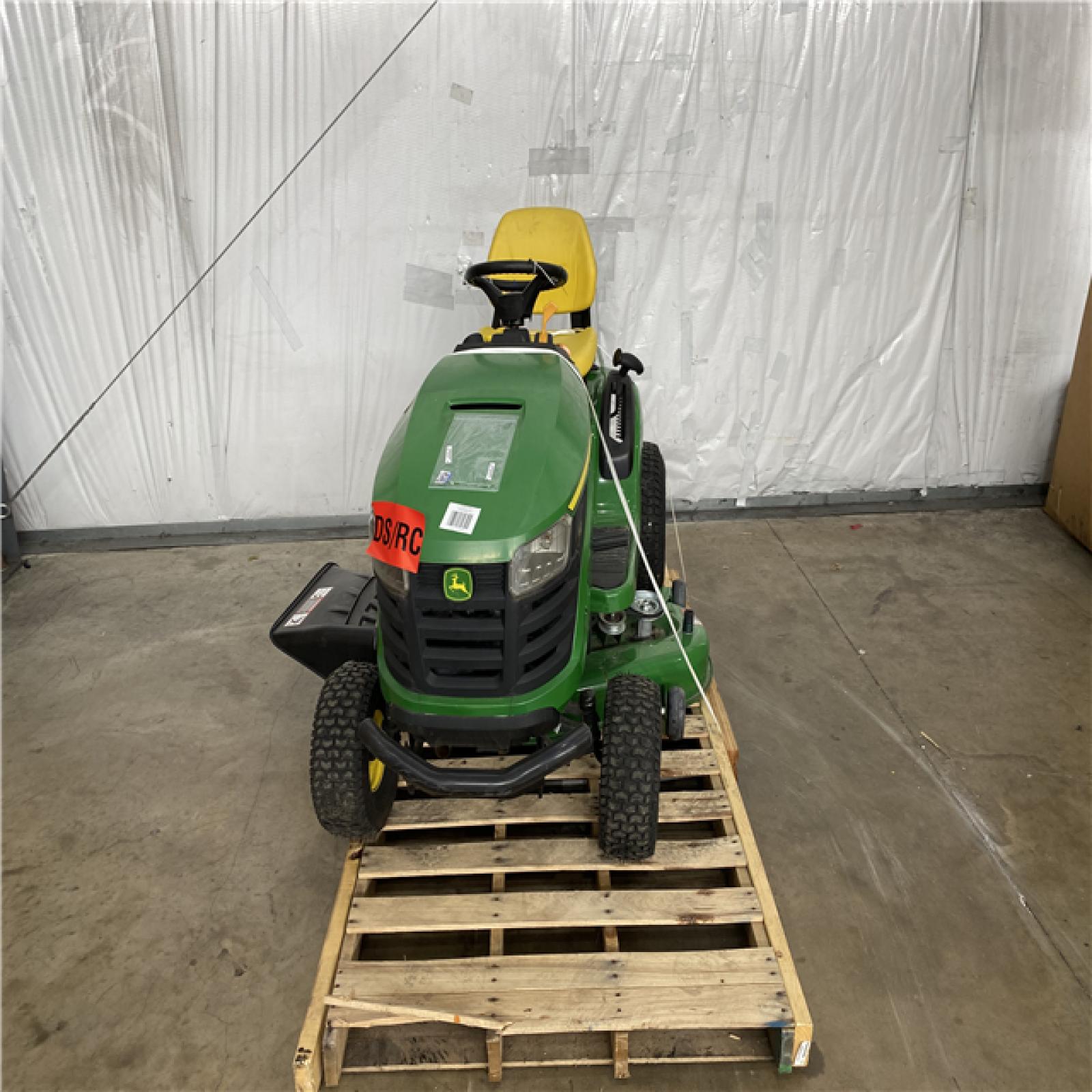 John Deere S140 48 Riding Lawn Mower
