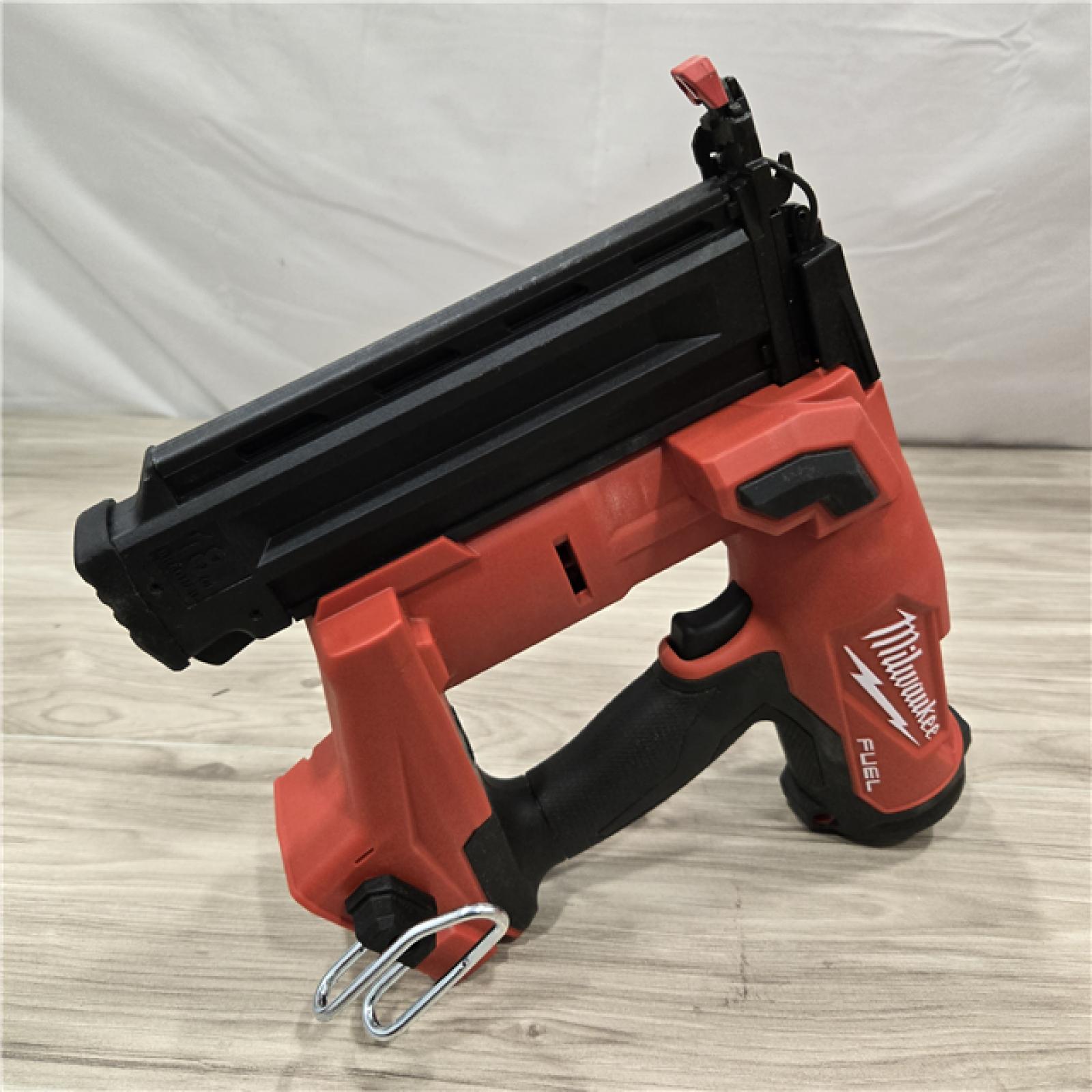 GOOD! - Milwaukee M18 FUEL 18 Gauge Brad Nailer