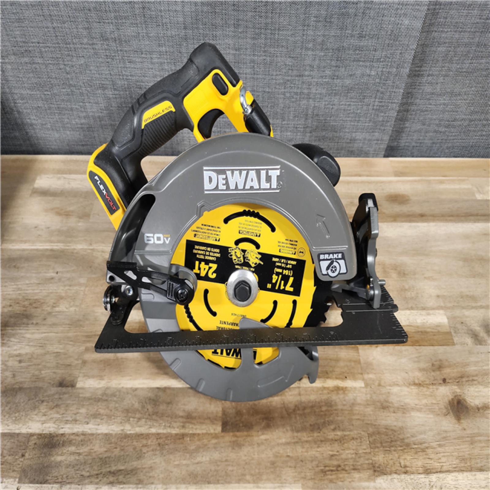 HOUSTON LOCATION - AS-IS DeWALT Flexvolt Max 7-1/4  60V Brushless Circular Saw DCS578B (TOOL ONLY)