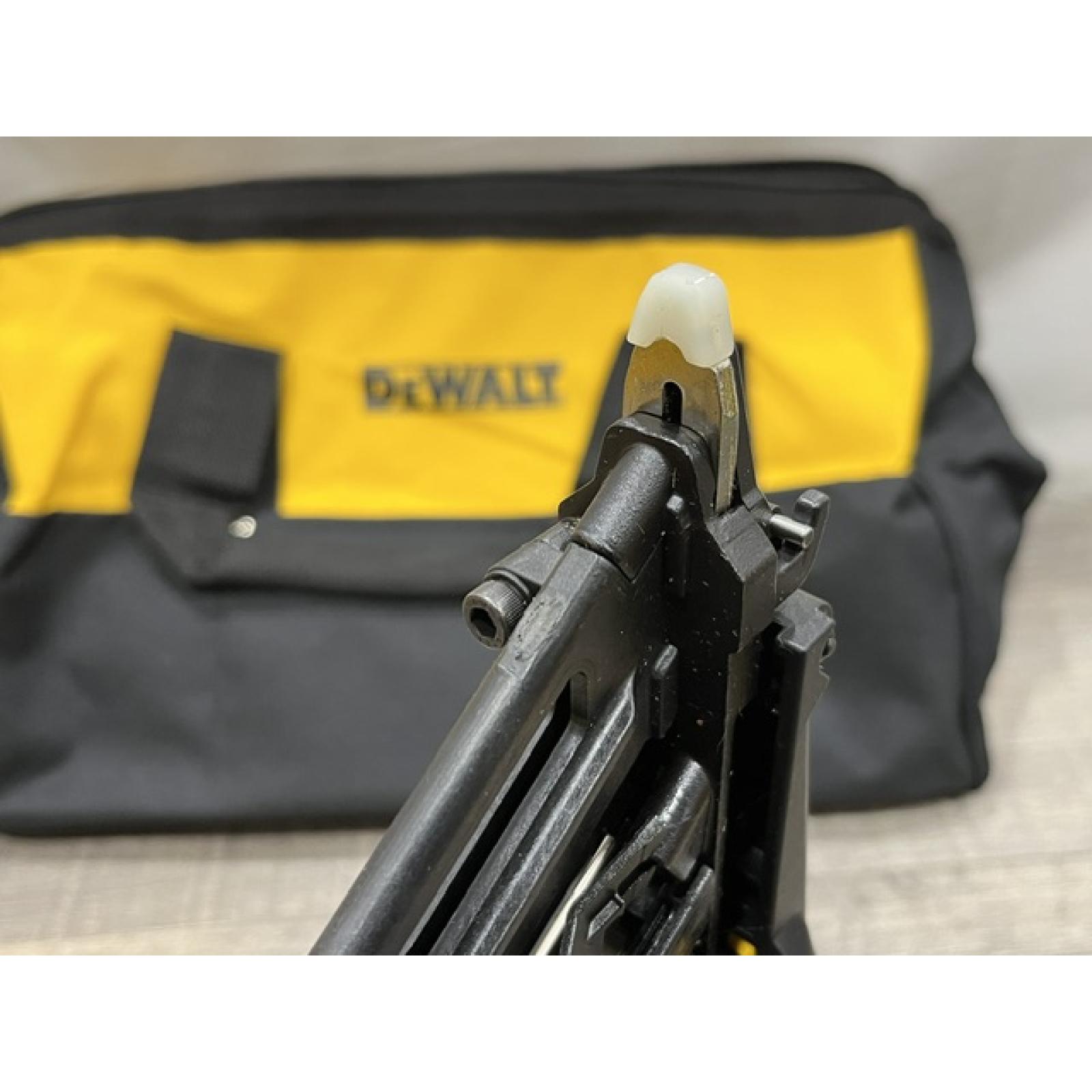 AS-IS DEWALT 20V MAX XR Lithium-Ion Cordless 2-1/2 in. 15-Gauge Finish Nailer Kit