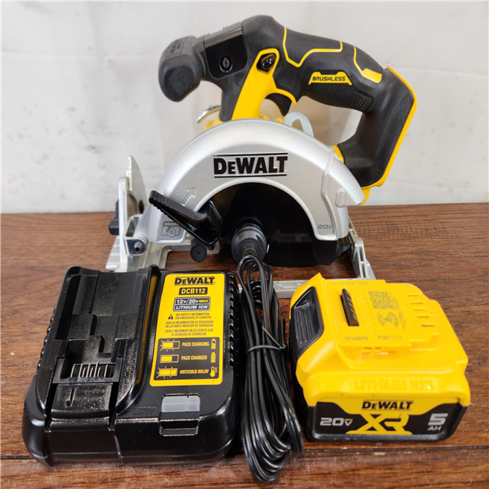 Good DeWalt 20V MAX Lithium-Ion Brushless Cordless 6-1/2 Circular Saw Kit