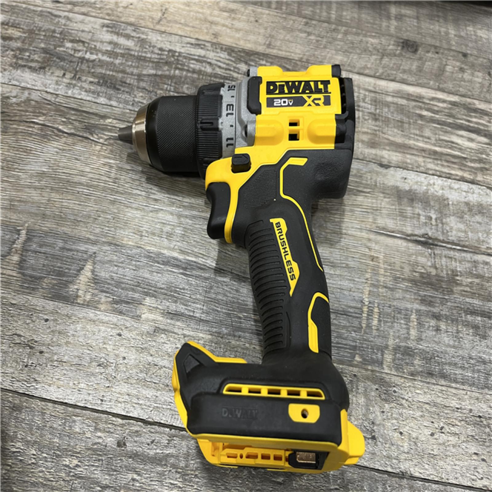 AS-IS DEWALT 20V XR Lithium-Ion Cordless Brushless 1/2 in. Drill/Driver Kit