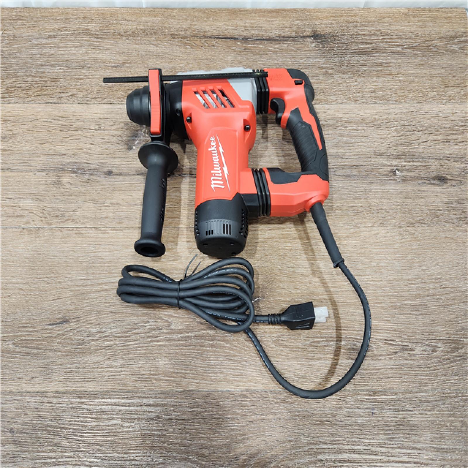 ASIS Milwaukee 526821 Rotary Hammer 11/8 Sds Plus Kit